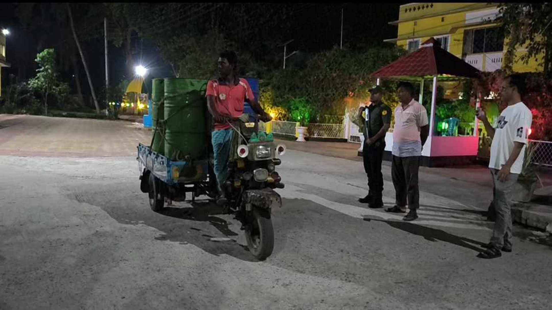 মেহেরপুরে অবৈধভাবে ডিজেল মজুত করা ডিজেল জব্দ, আটক ১