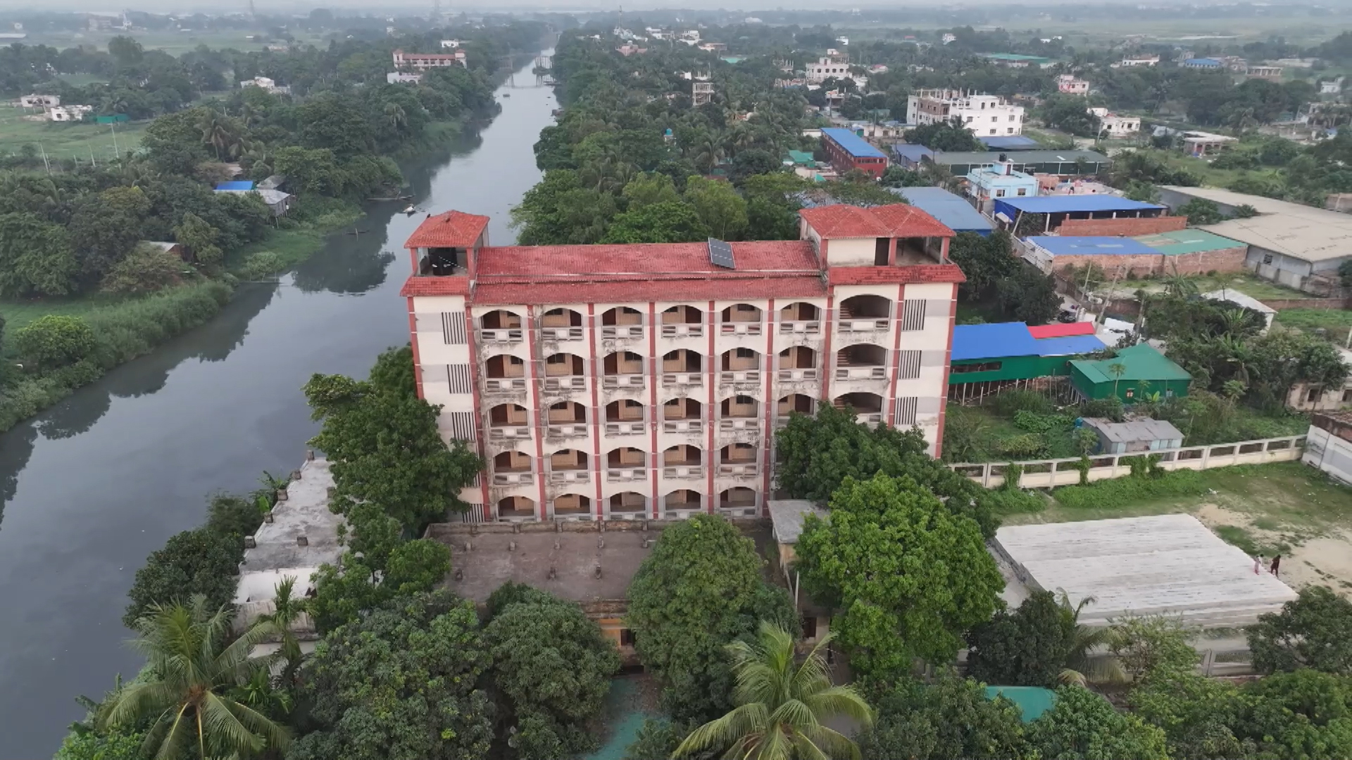 শ্রেণিকক্ষ-শিক্ষার্থী কিছুই নেই, আছেন ২৪ এমপিওভুক্ত শিক্ষক!