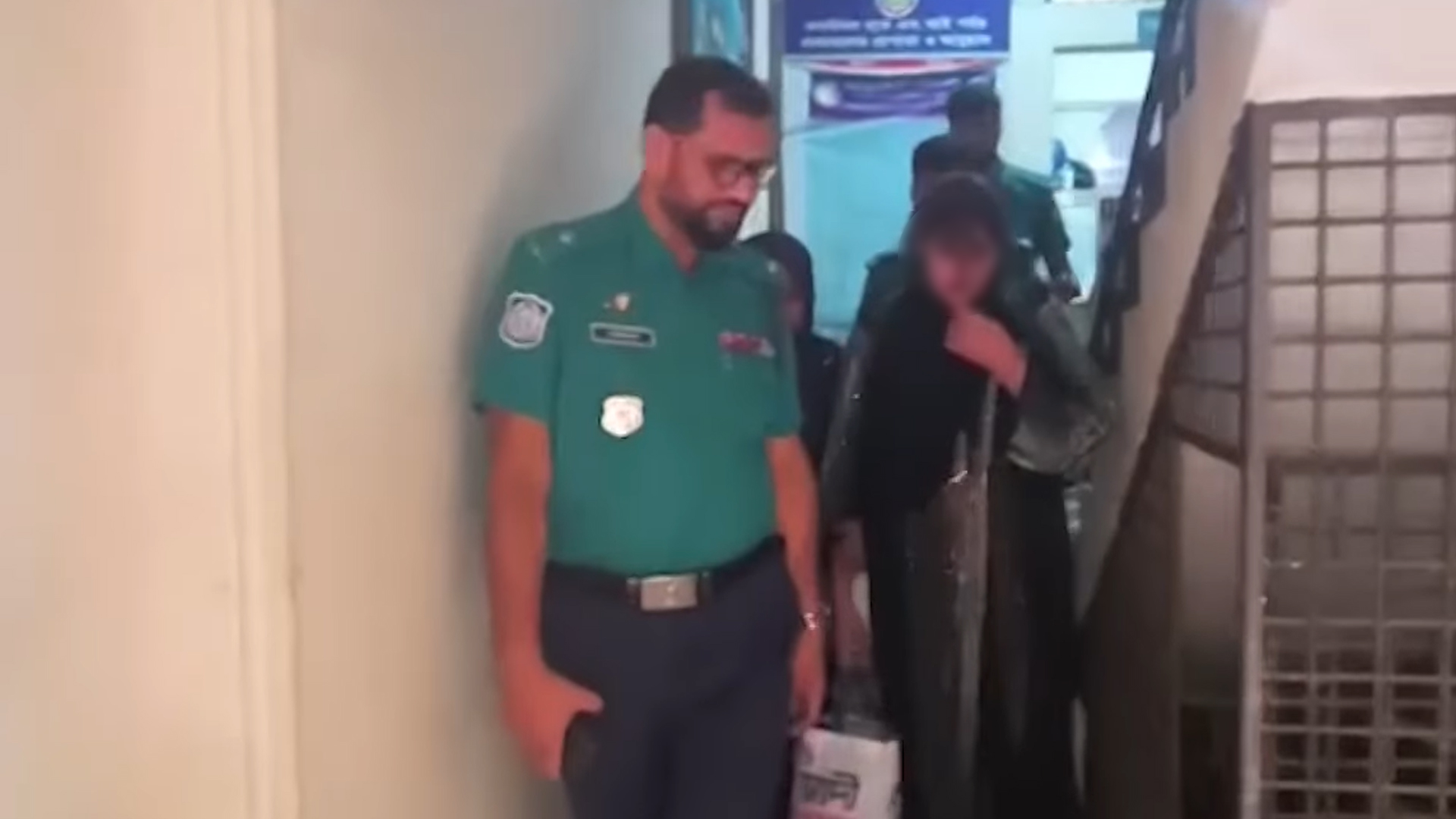 বাড়ি বাড়ি গিয়ে ‘শয়তানের নিঃশ্বাস’ ছোড়েন তিনি!