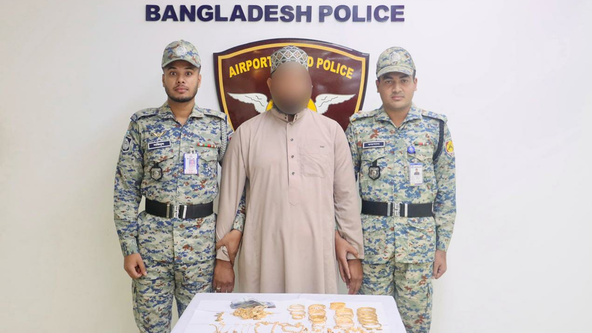 শাহজালাল বিমানবন্দরে বিপুল স্বর্ণসহ আটক নূরুল আলম, সিন্ডিকেটের হয়ে করতেন কাজ