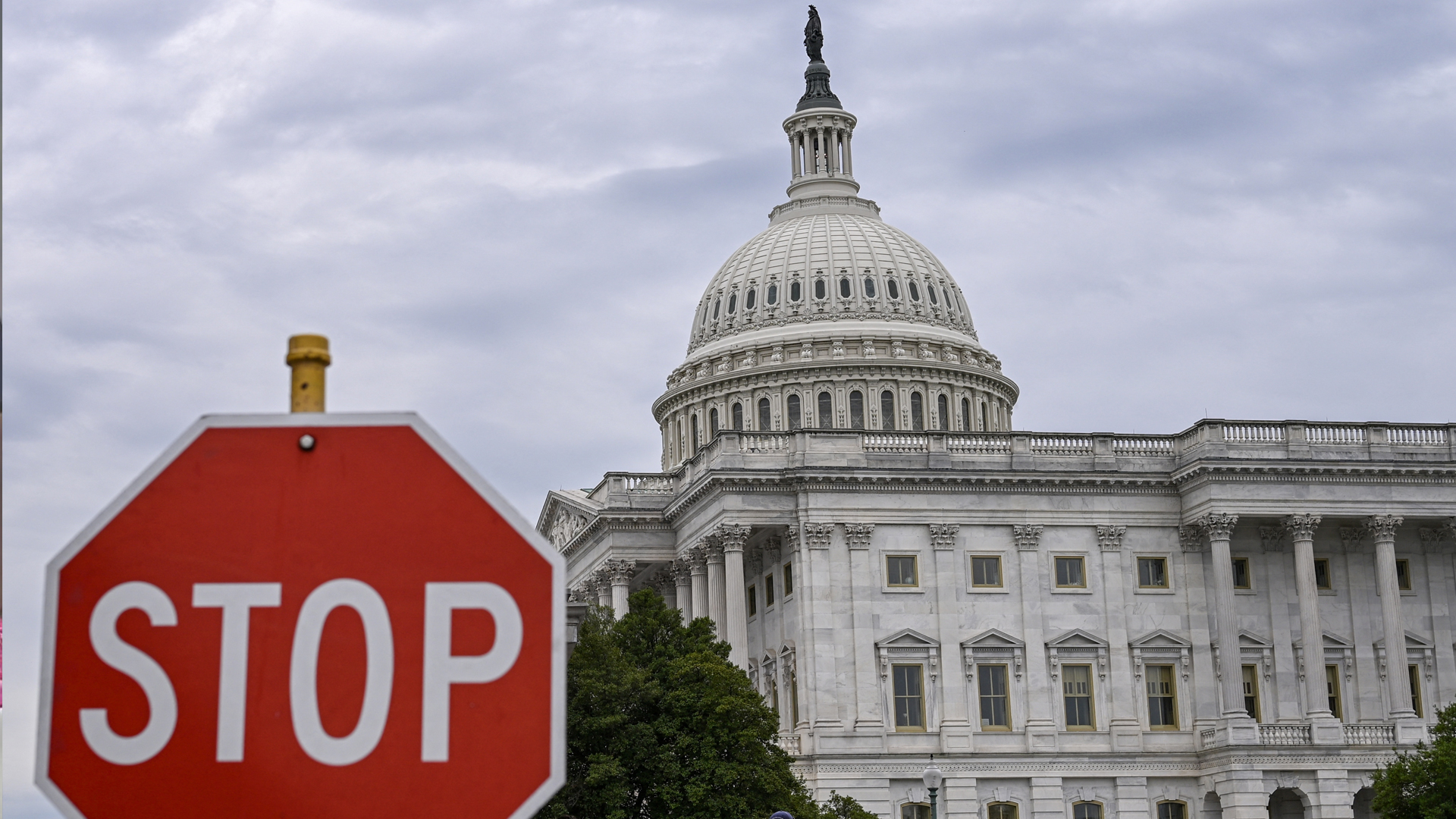 যুক্তরাষ্ট্রে সরকারের শাটডাউন দ্বিতীয় মাসে গড়ালো
