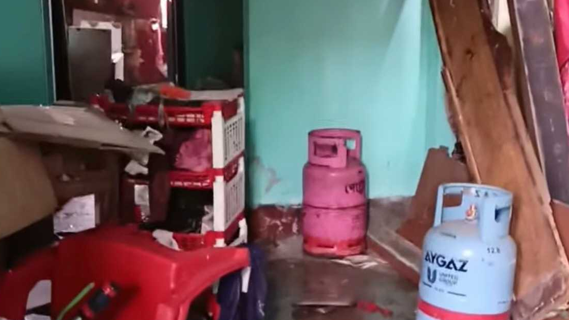 বরিশালে চুলা জ্বালানোর সময় গ্যাস সিলিন্ডার বিস্ফোরণ, আহত বাবা-ছেলে