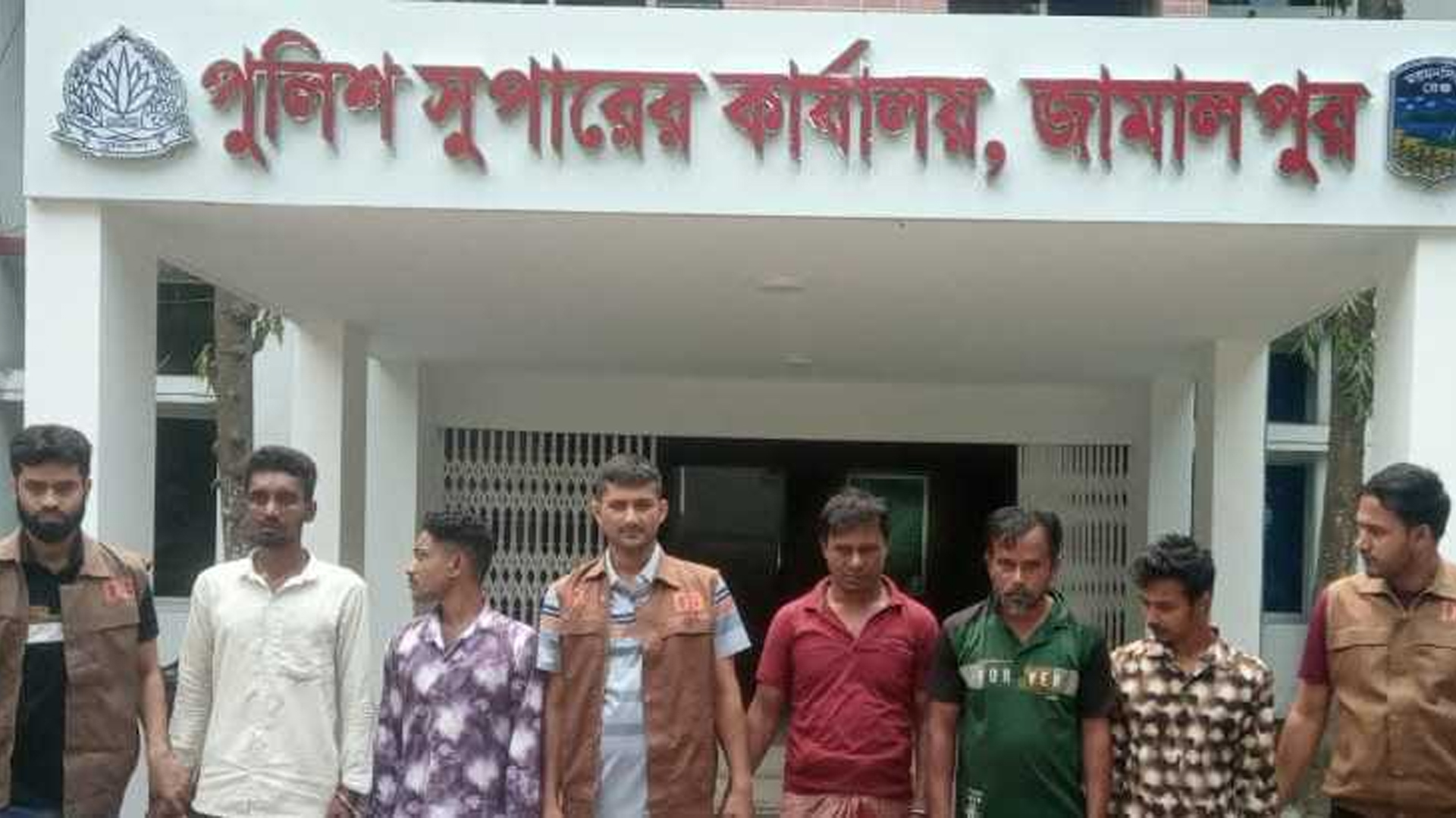 জামালপুরে আলাদা অভিযানে ইয়াবা-হেরোইনসহ ৫ মাদক ব্যবসায়ী গ্রেফতার