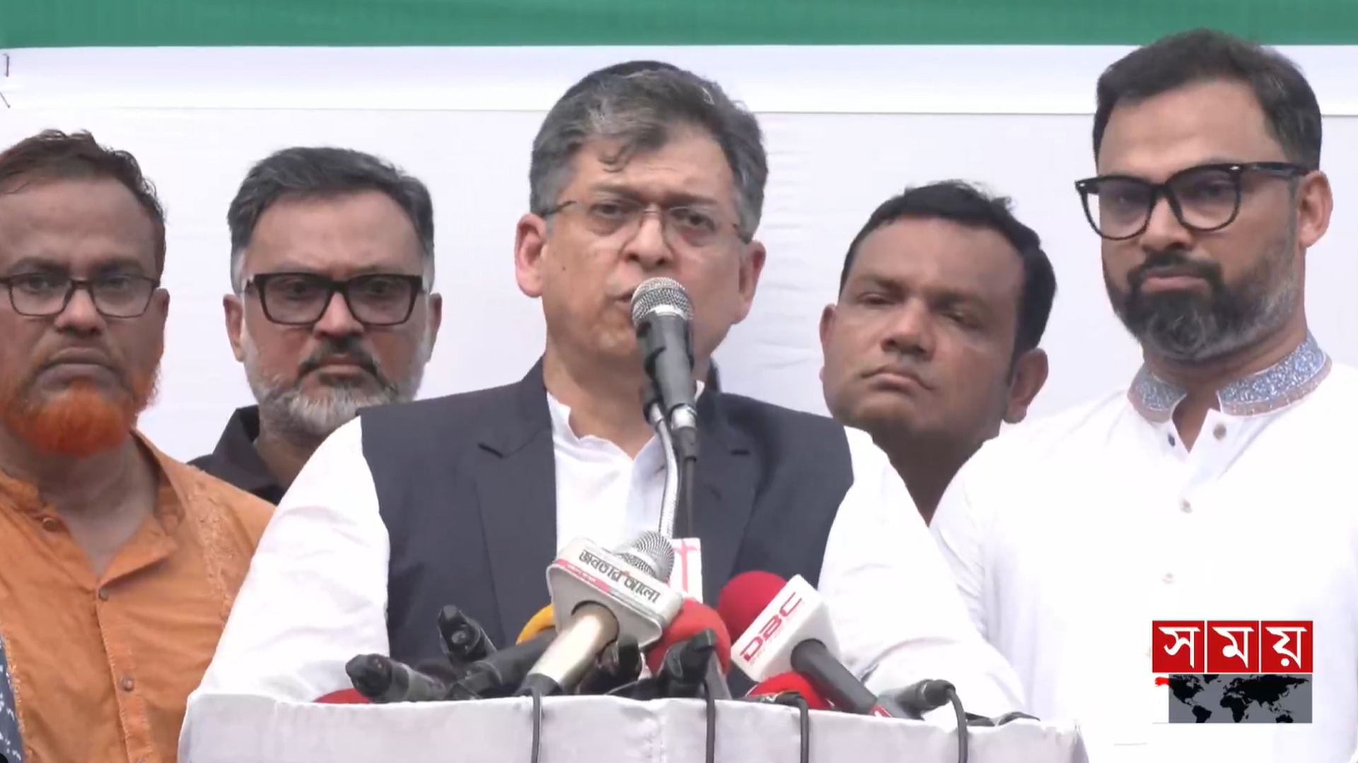 ফ্যাসিবাদ ফিরিয়ে আনার পাঁয়তারা চলছে: সালাহউদ্দিন