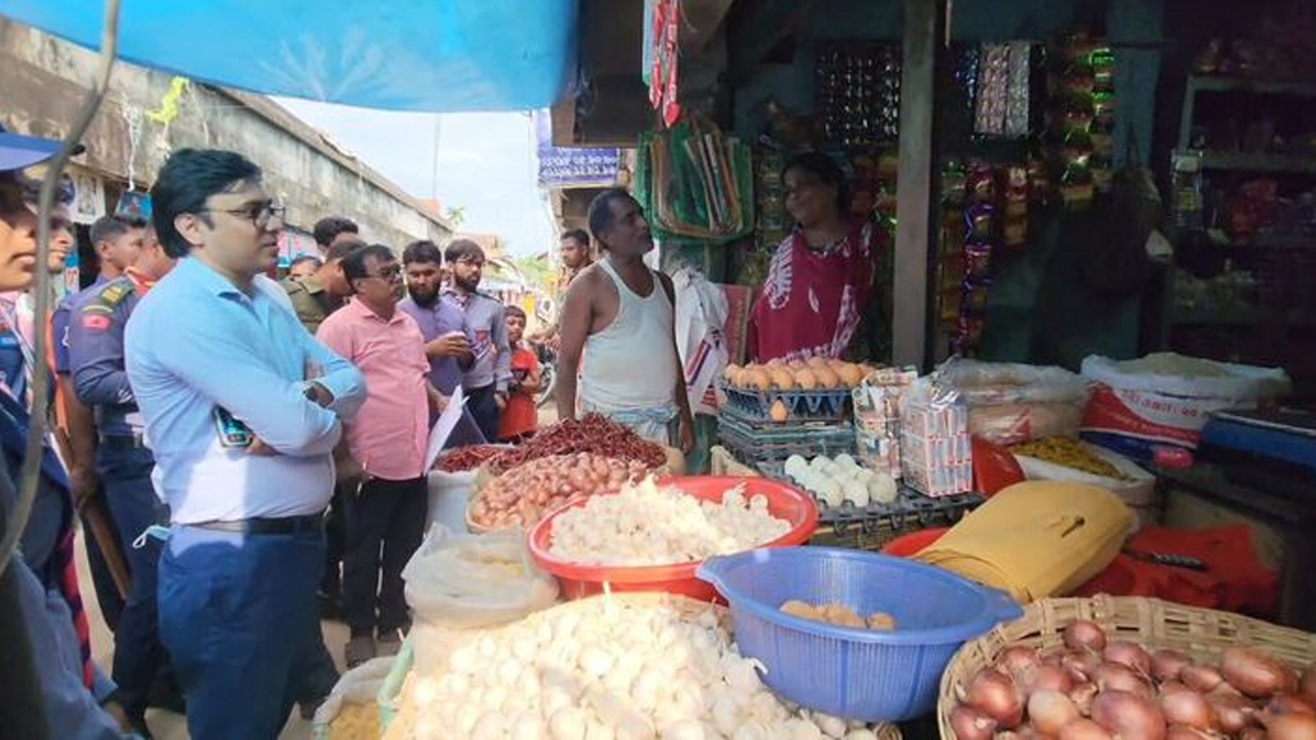 নেত্রকোনায় পলিথিনি বিক্রি ও ব্যবহারের দায়ে ৫ প্রতিষ্ঠানকে জরিমানা