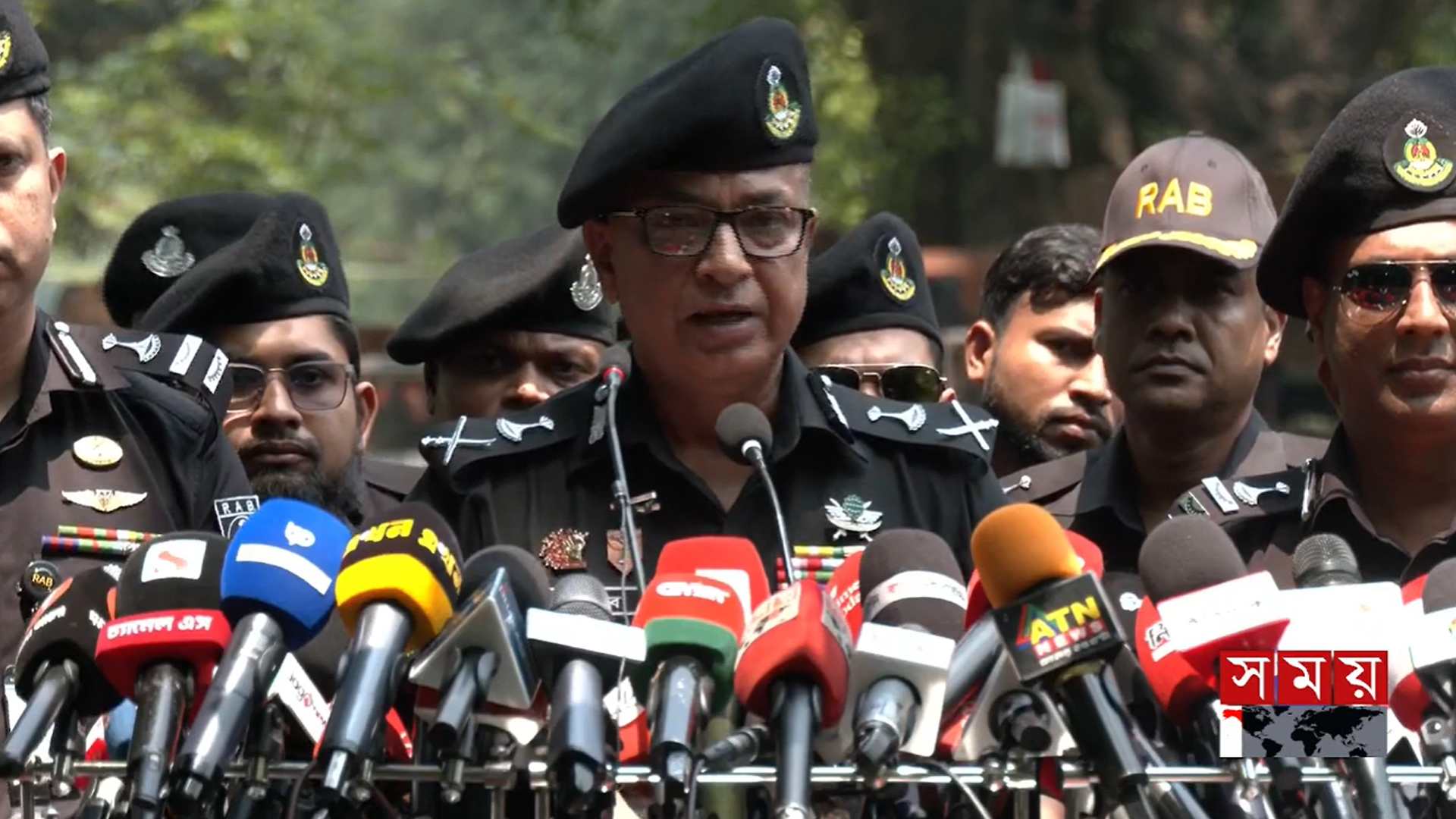 অভিযুক্ত মঈন ৫ লাখ টাকা চাঁদা দাবি করেন: র‌্যাবের ডিজি