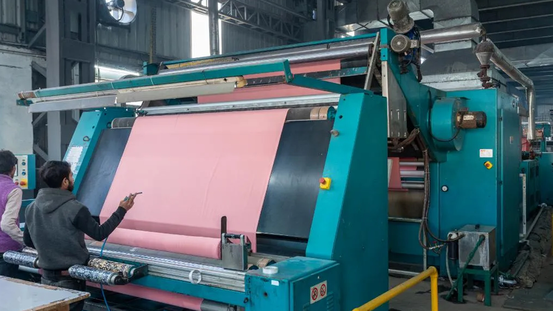 রফতানির ধাক্কা সামলাতে প্রযুক্তির ব্যবহার বাড়াতে চান বস্ত্রশিল্প মালিকরা