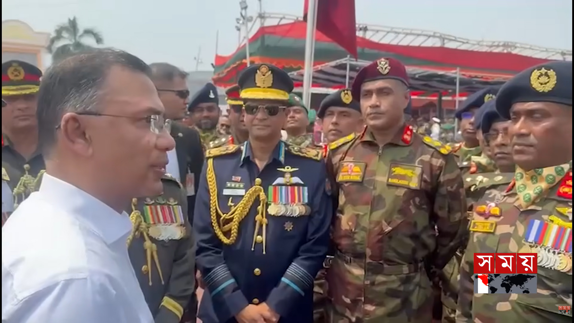 সশস্ত্র বাহিনীর বর্ণাঢ্য কুচকাওয়াজ: মুগ্ধতা প্রকাশ ও শুভেচ্ছা জানালেন প্রধানমন্ত্রী