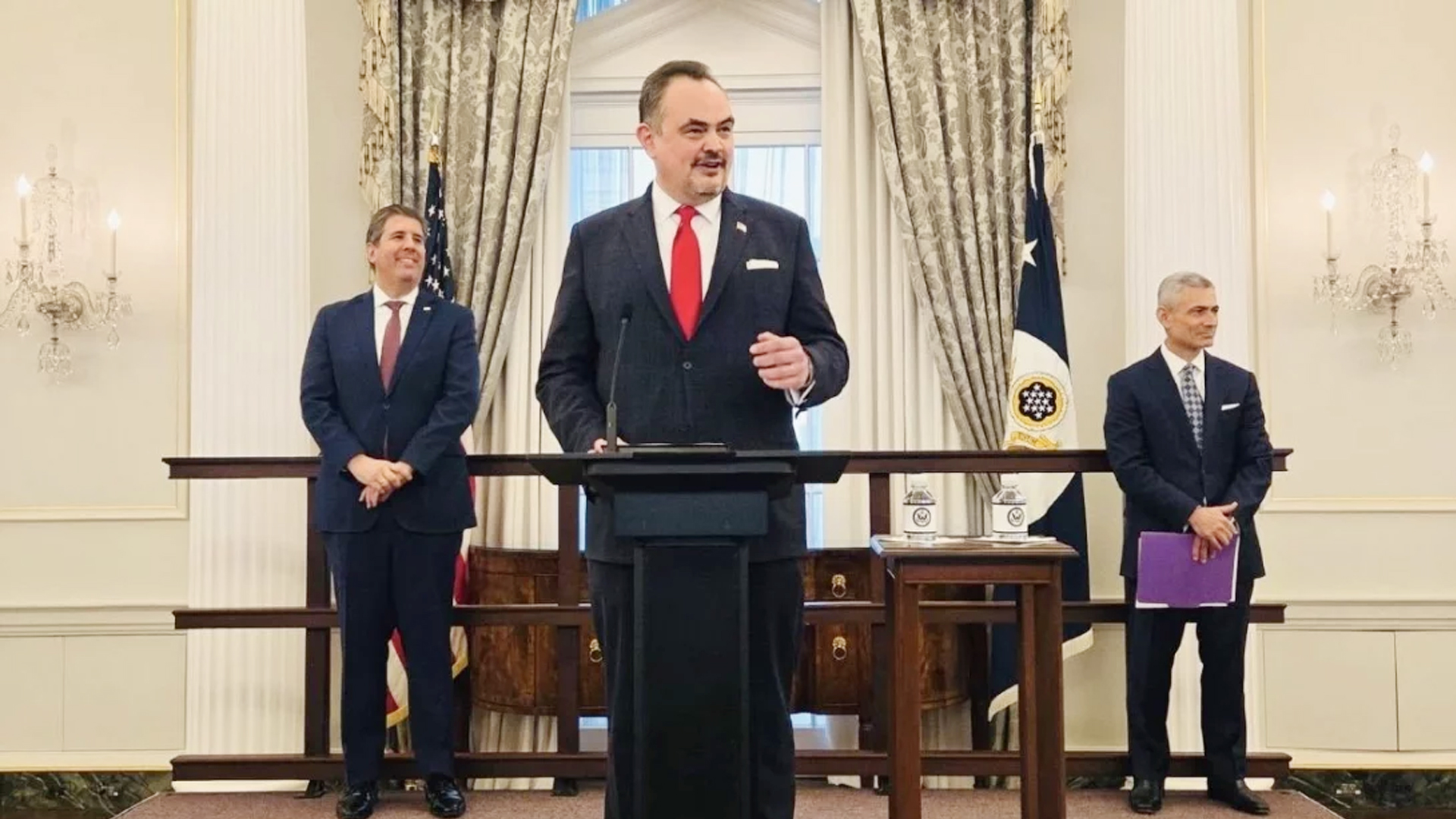 ঢাকায় পা রাখলেন মার্কিন রাষ্ট্রদূত ব্রেন্ট ক্রিস্টেনসেন