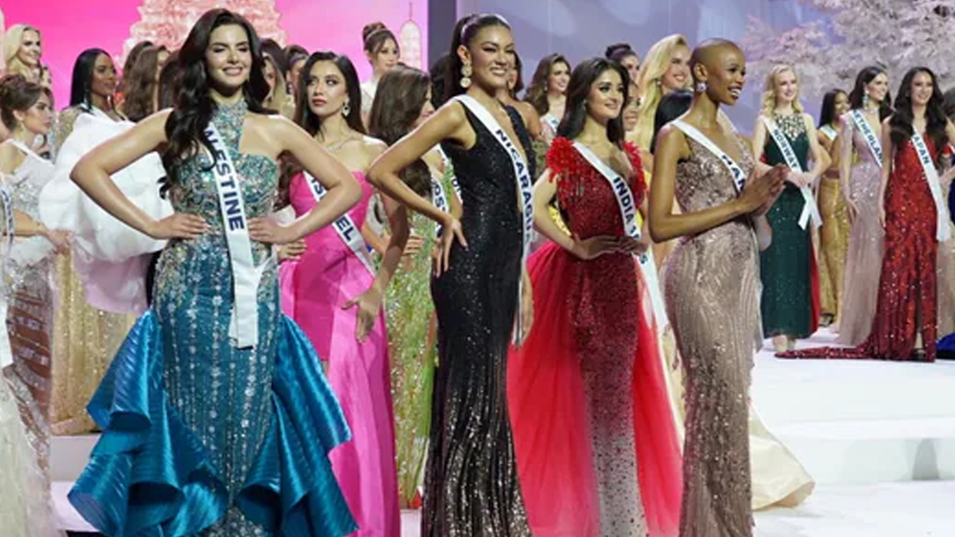 মিস ইউনিভার্সের দুই বিচারকের পদত্যাগ