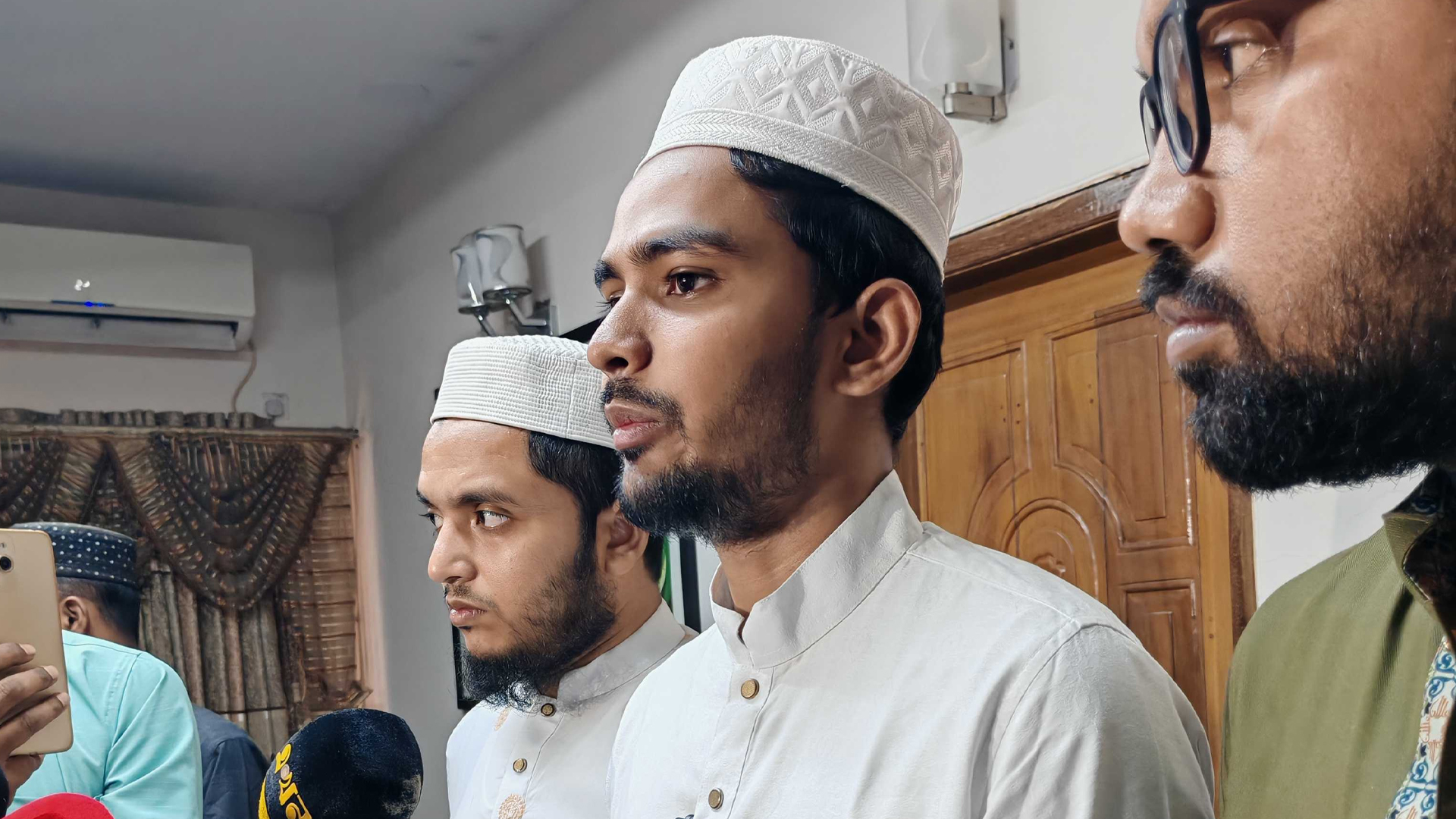 বিএনপি এখন আওয়ামী লীগের ধারায় ফিরে যাচ্ছে: আসিফ মাহমুদ