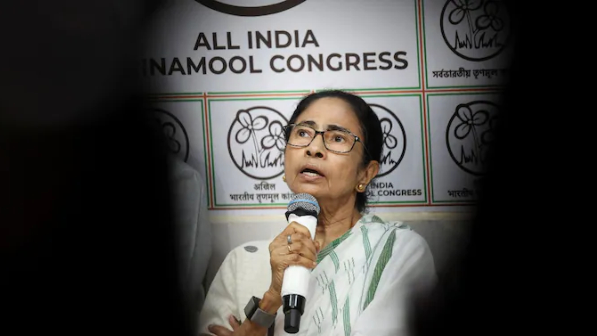 বিধানসভা ভাঙলেও সামাজিক মাধ্যমে এখনো পশ্চিমবঙ্গের ‘মুখ্যমন্ত্রী’ মমতা!