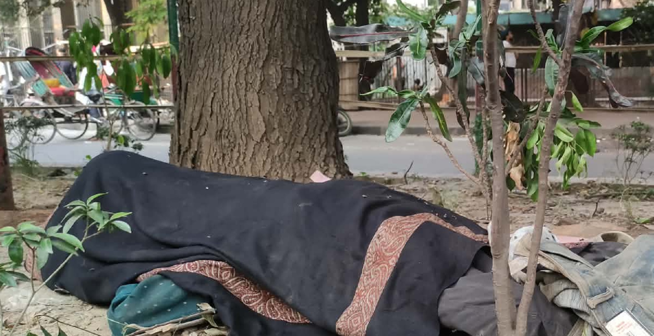 মতিঝিলে রাস্তার আইল্যান্ডে পড়েছিল যুবকের মরদেহ