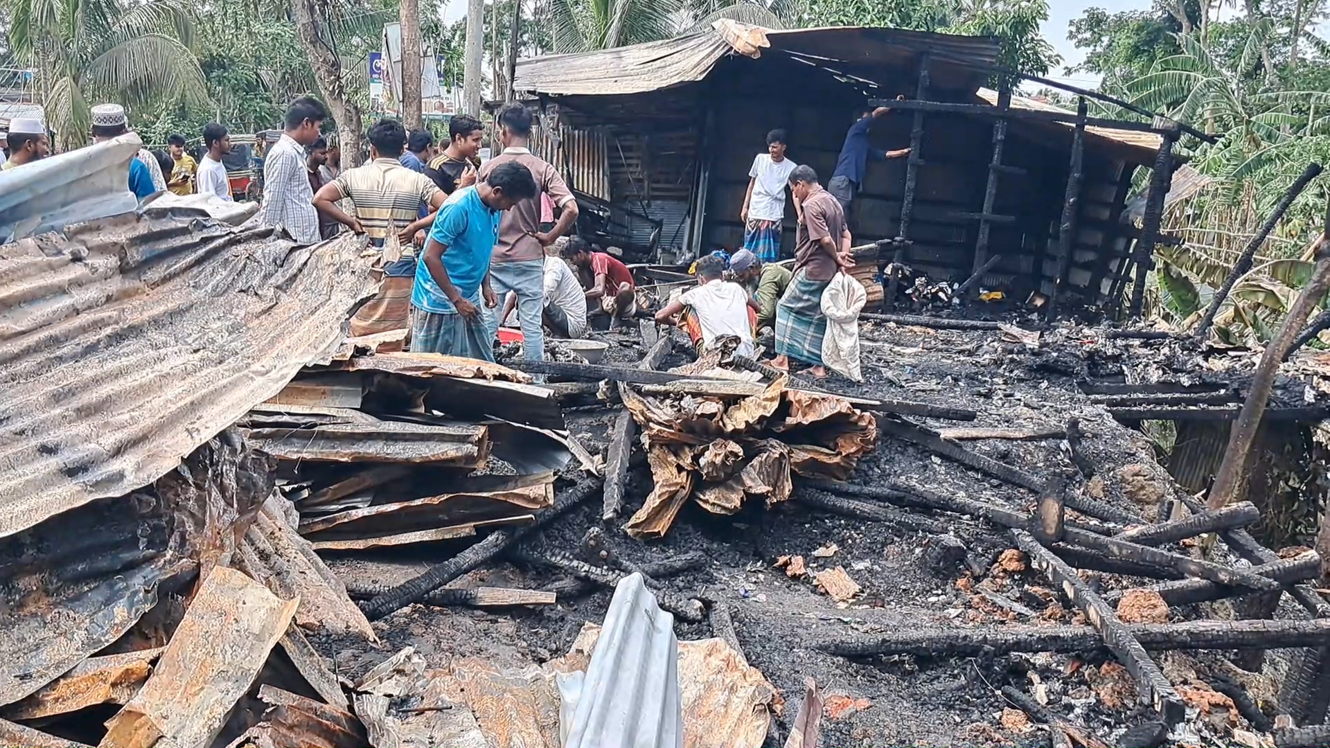 বাগেরহাটে ৭ দোকানির স্বপ্ন পুড়ে ছাই