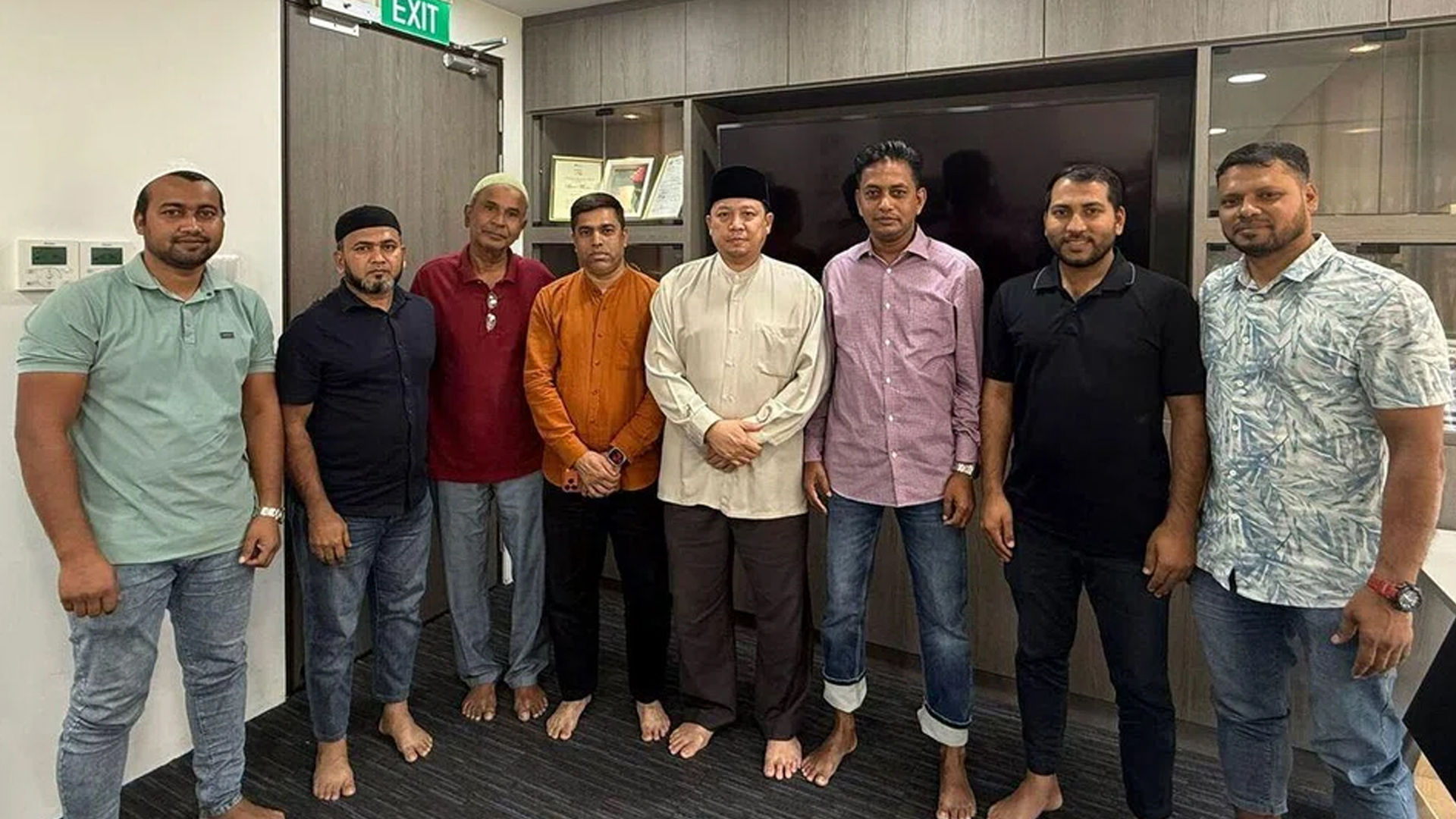 মসজিদের ইফতার তহবিলে ১০ হাজার ডলার দান ১০ প্রবাসী বাংলাদেশির