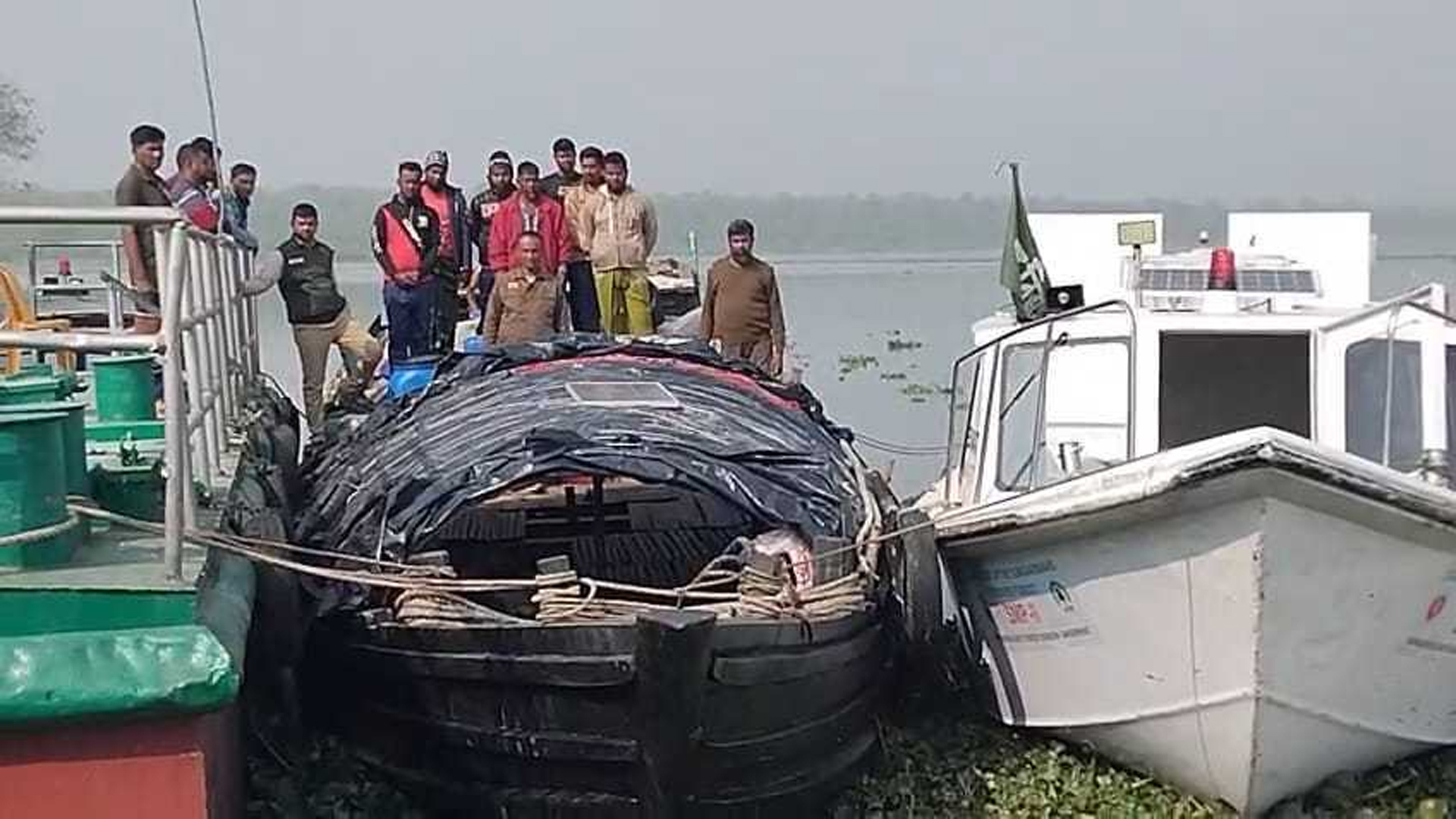 সুন্দরবনে মাছ শিকার: ৩ ট্রলারসহ আটক ২৫