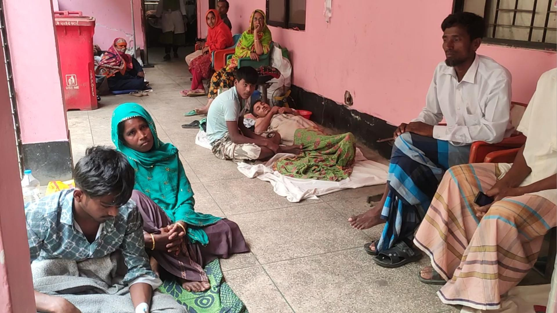 ঠাকুরগাঁওয়ে দুপুরের খাবার খেয়ে শতাধিক শ্রমিক অসুস্থ