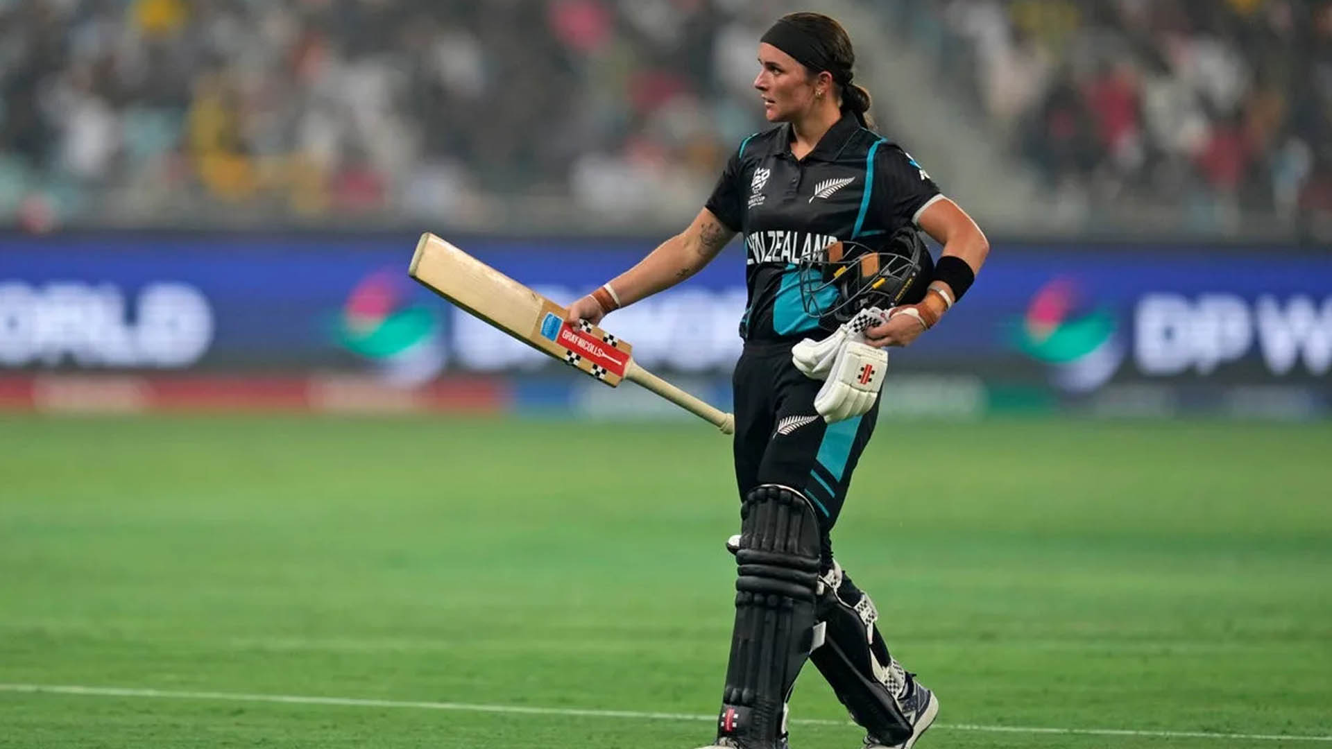 নারী ক্রিকেটে নতুন ইতিহাস, কেন্দ্রীয় চরিত্রে অ্যামেলিয়া কের