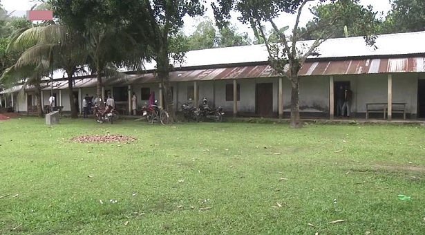মাদ্রাসার শিক্ষার্থী ১২, শিক্ষক-কর্মচারী ২০
