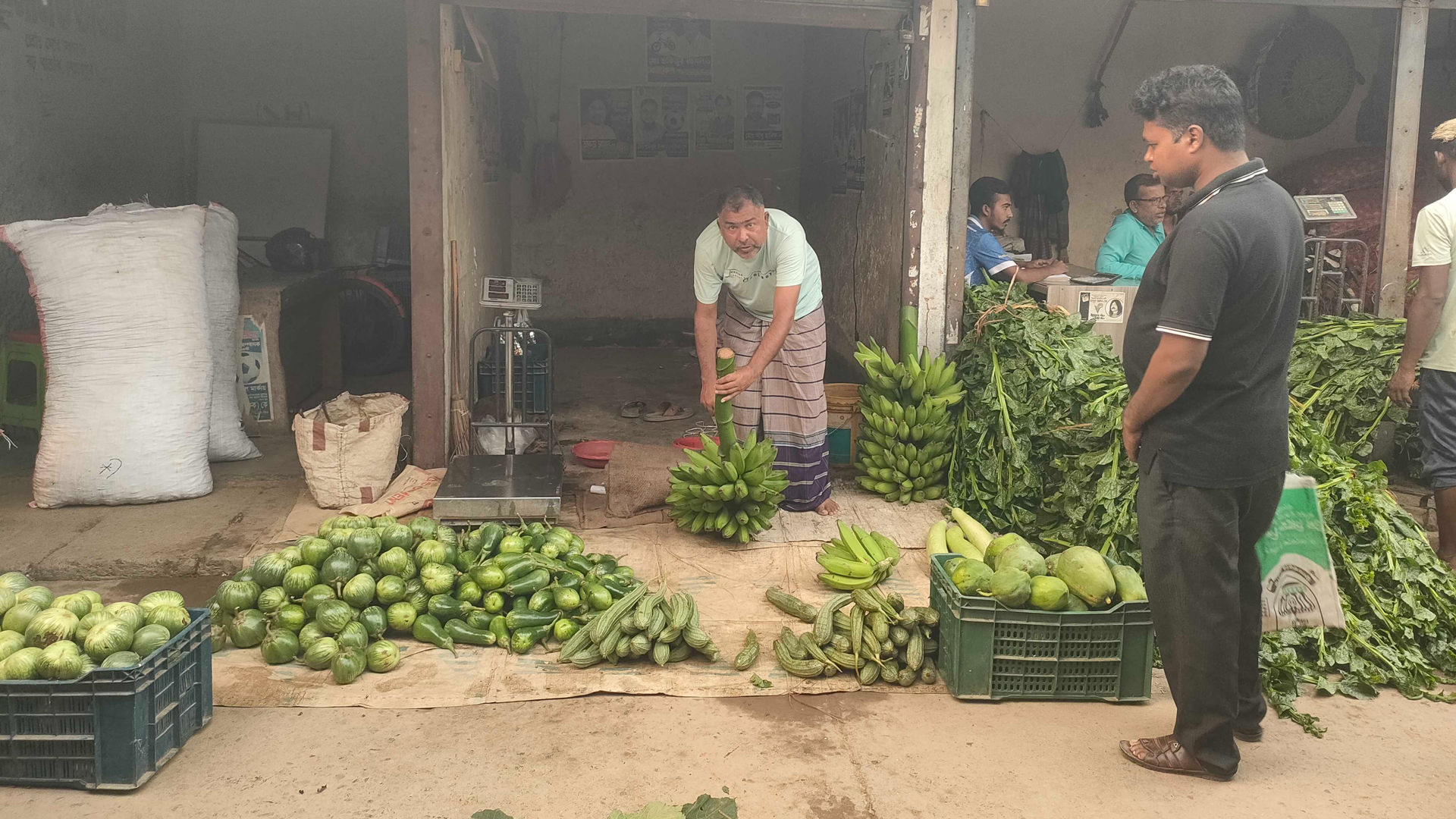 মেহেরপুরে ঊর্ধ্বমুখী সবজির দাম, কেজিতে বেড়েছে ৫-১৫ টাকা