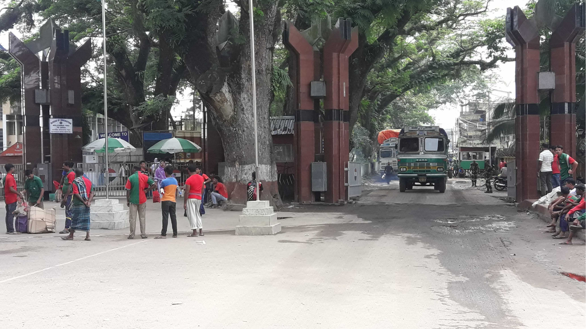 ভারত থেকে ফেরত এলো পাচারের শিকার ১৭ নারী-শিশু
