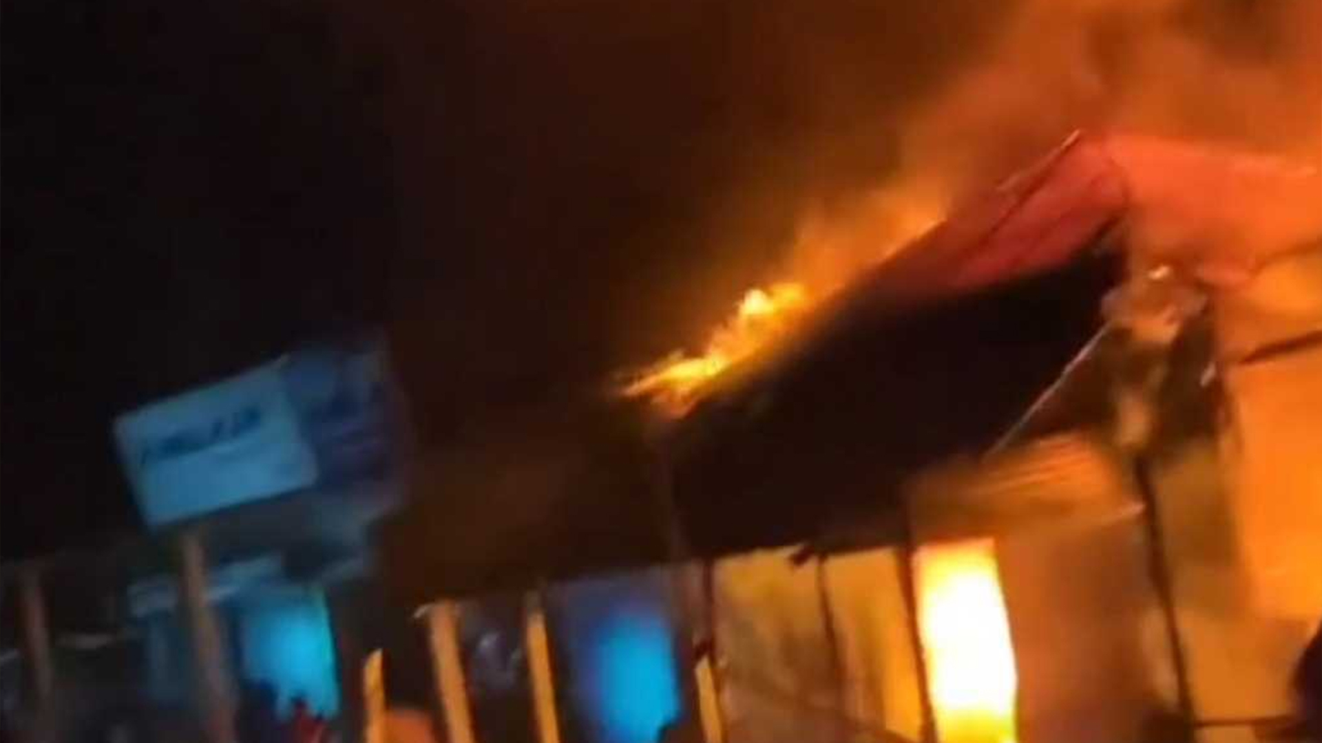 ফরিদপুরে বাজারে ভয়াবহ আগুন, ১৭ দোকান পুড়ে ছাই