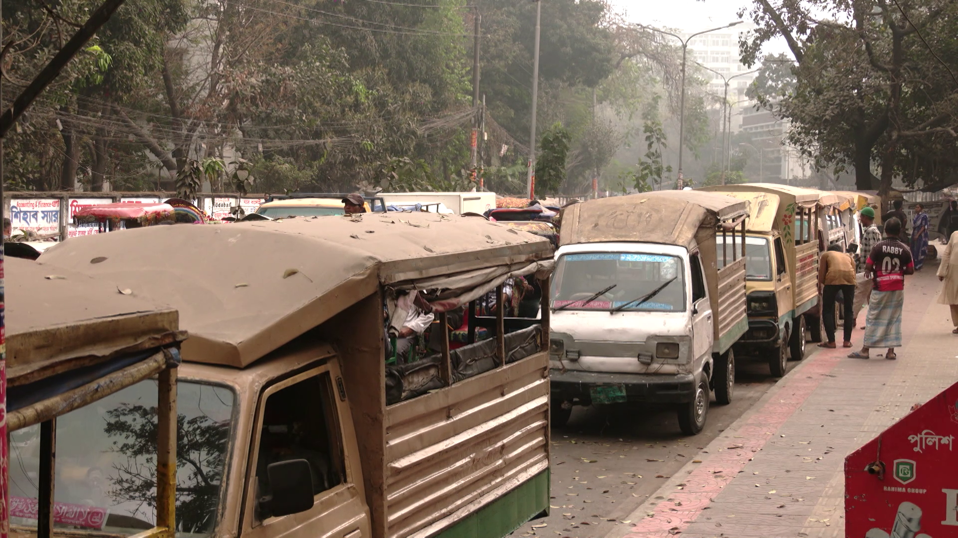 বিআরটিএ নথিতে মাইক্রোবাস, তবে রাজধানীর রাস্তায় দাপিয়ে বেড়াচ্ছে ‘মৃত্যুফাঁদ’ লেগুনা