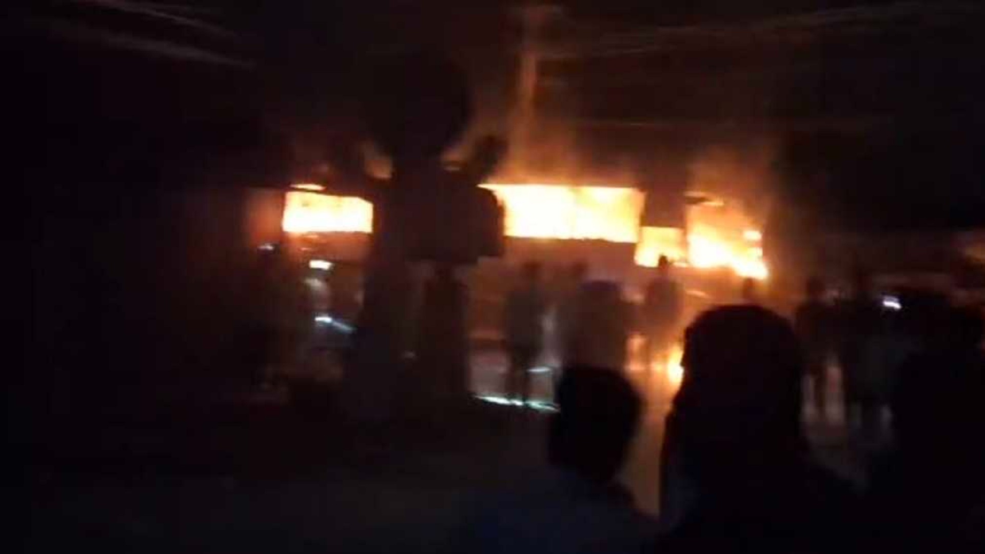 পার্কিংয়ে থাকা ৩ মিনিবাসে আগুন, মালিকের অভিযোগ ষড়যন্ত্র