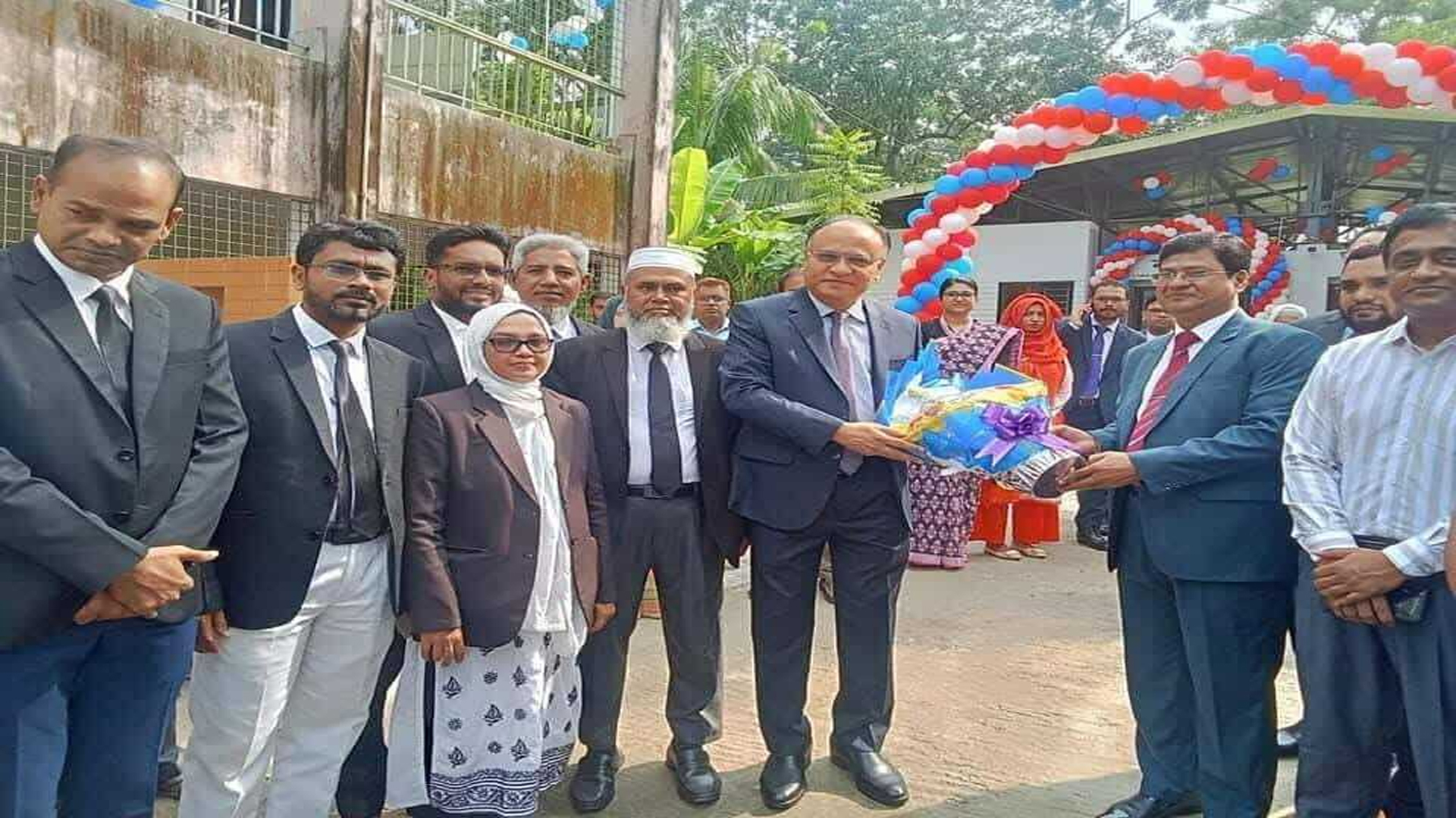 বিচার প্রার্থী সাধারণ মানুষের জন্য বরগুনায় ‘ন্যায়কুঞ্জ’ উদ্বোধন
