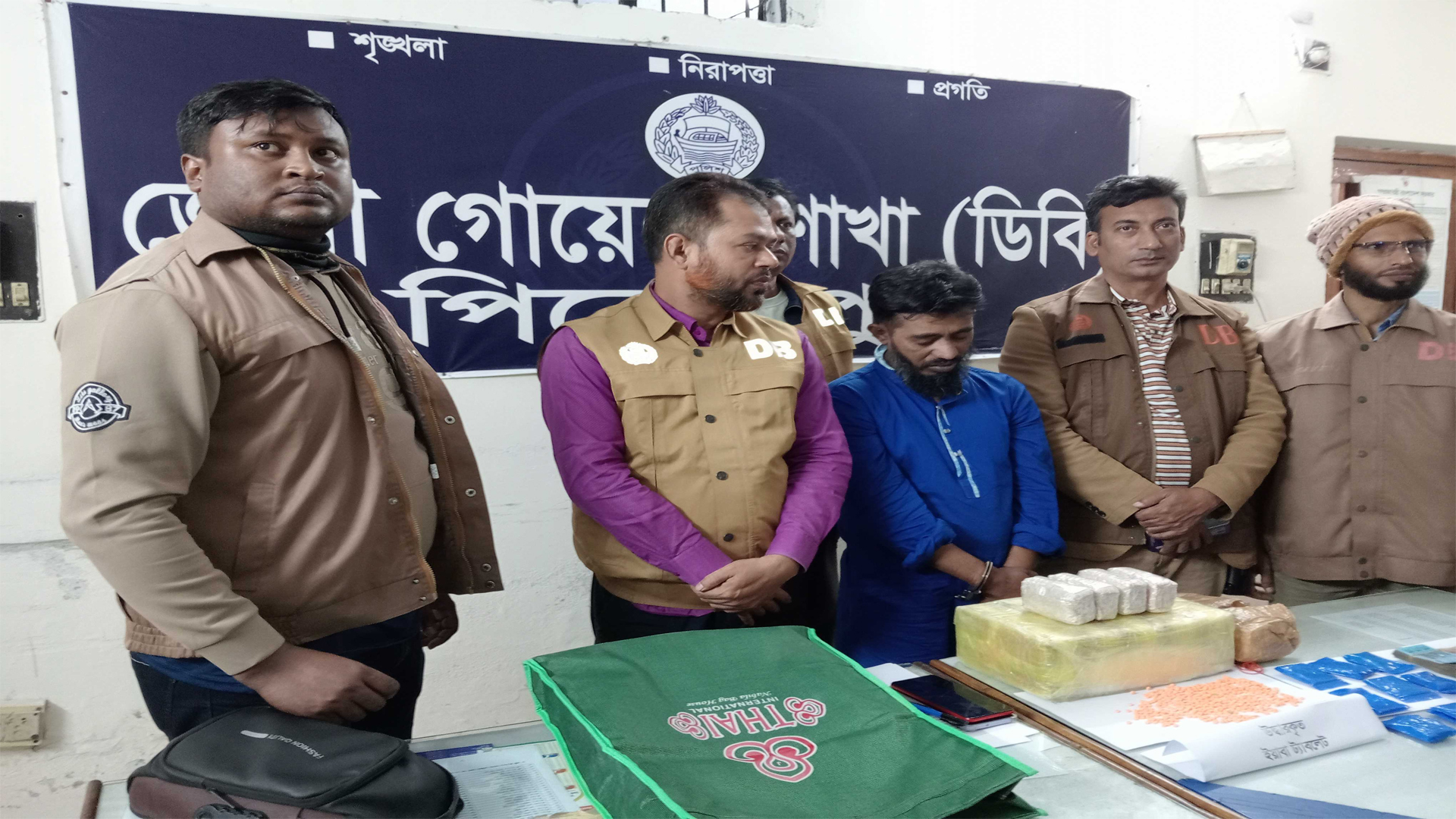 পিরোজপুরে ৬০ হাজার ইয়াবাসহ যুবক আটক