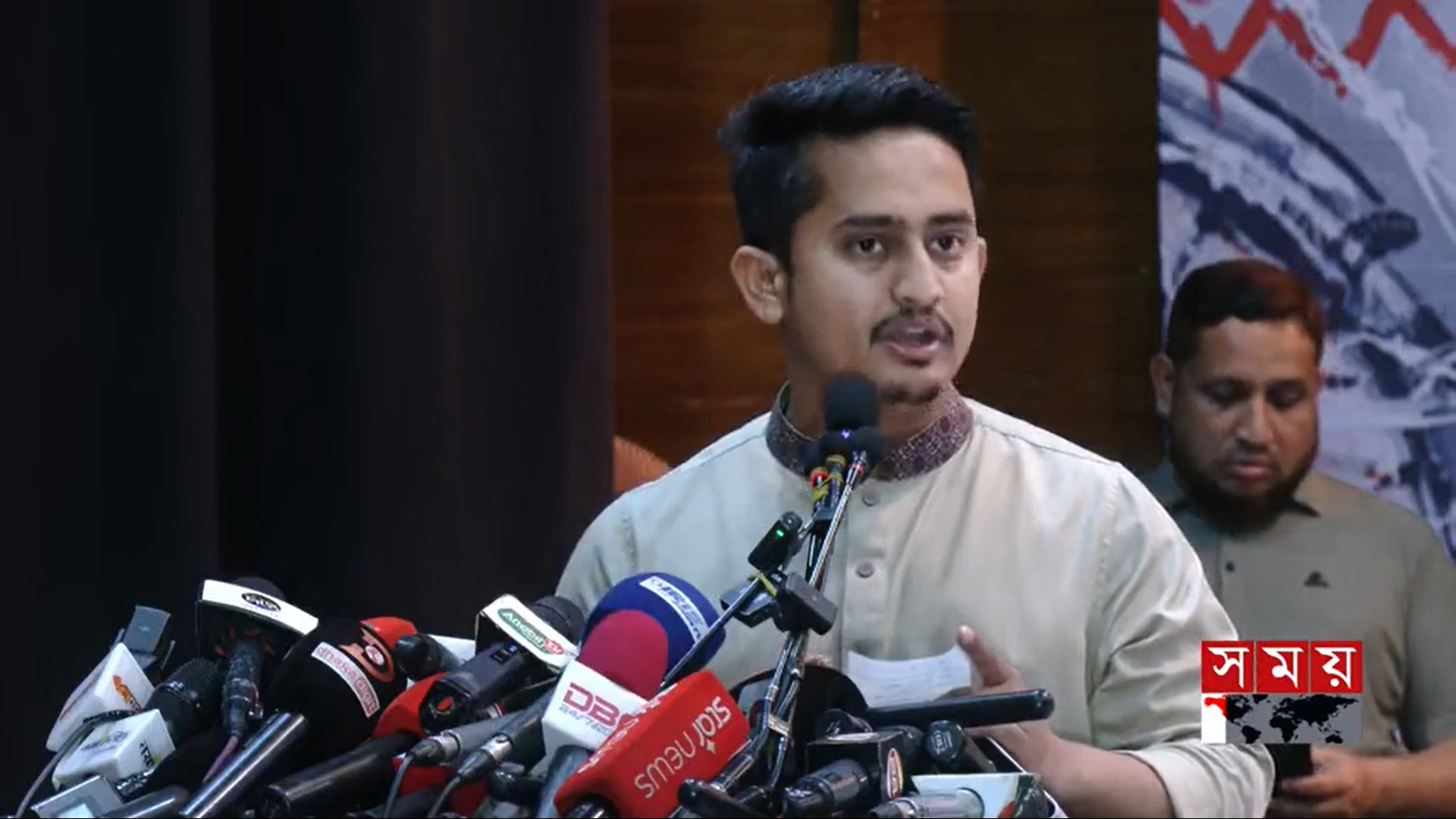 জুলাই যোদ্ধা ও শহীদ পরিবারকে কোনো দলের ব্যানারে দেখতে চাই না: সারজিস