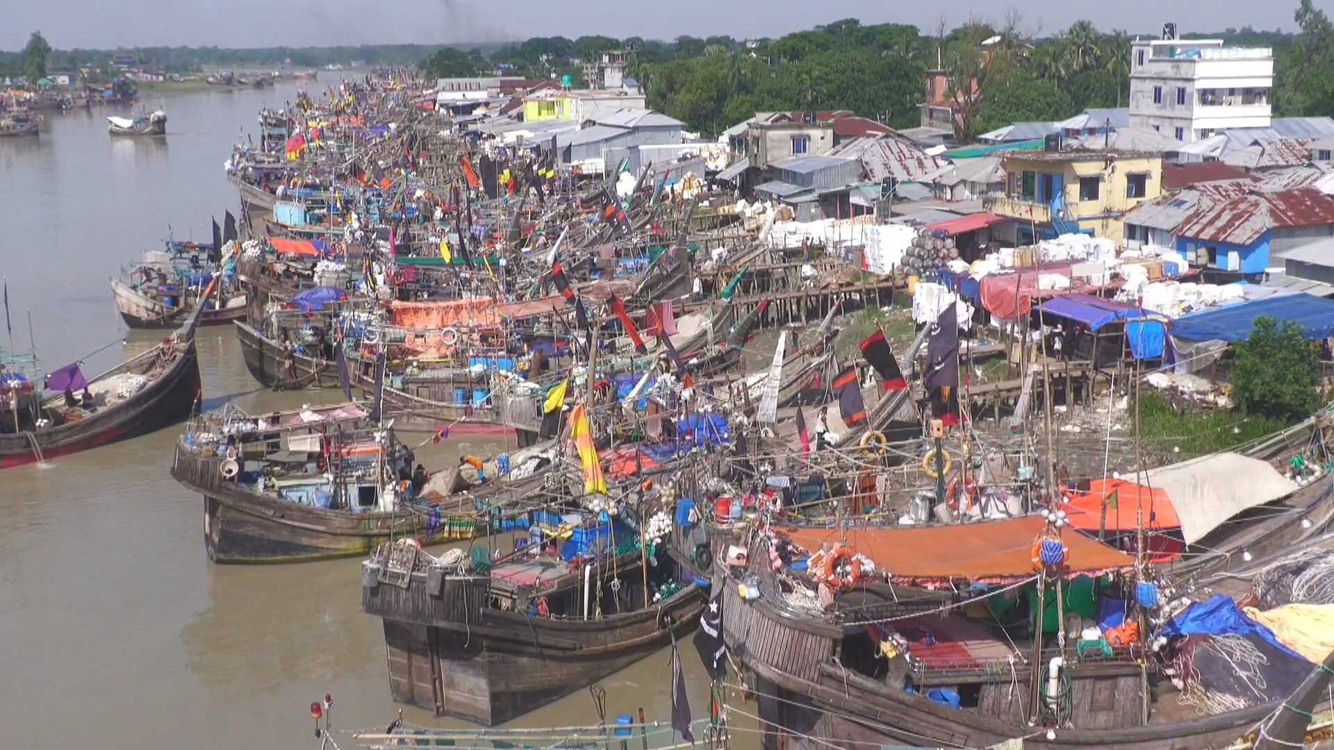 ডিজেল সংকটে সমুদ্রে যেতে পারছেন না ৮০ শতাংশ জেলে, কমছে মাছের সরবরাহ