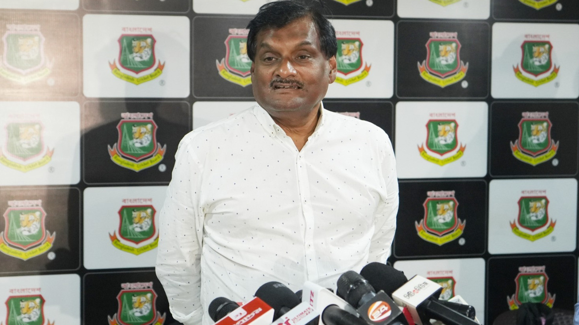 তাকে নিয়ে এমন মন্তব্য করা উচিত হয়নি—তামিম ইস্যুতে ইফতেখার মিঠু