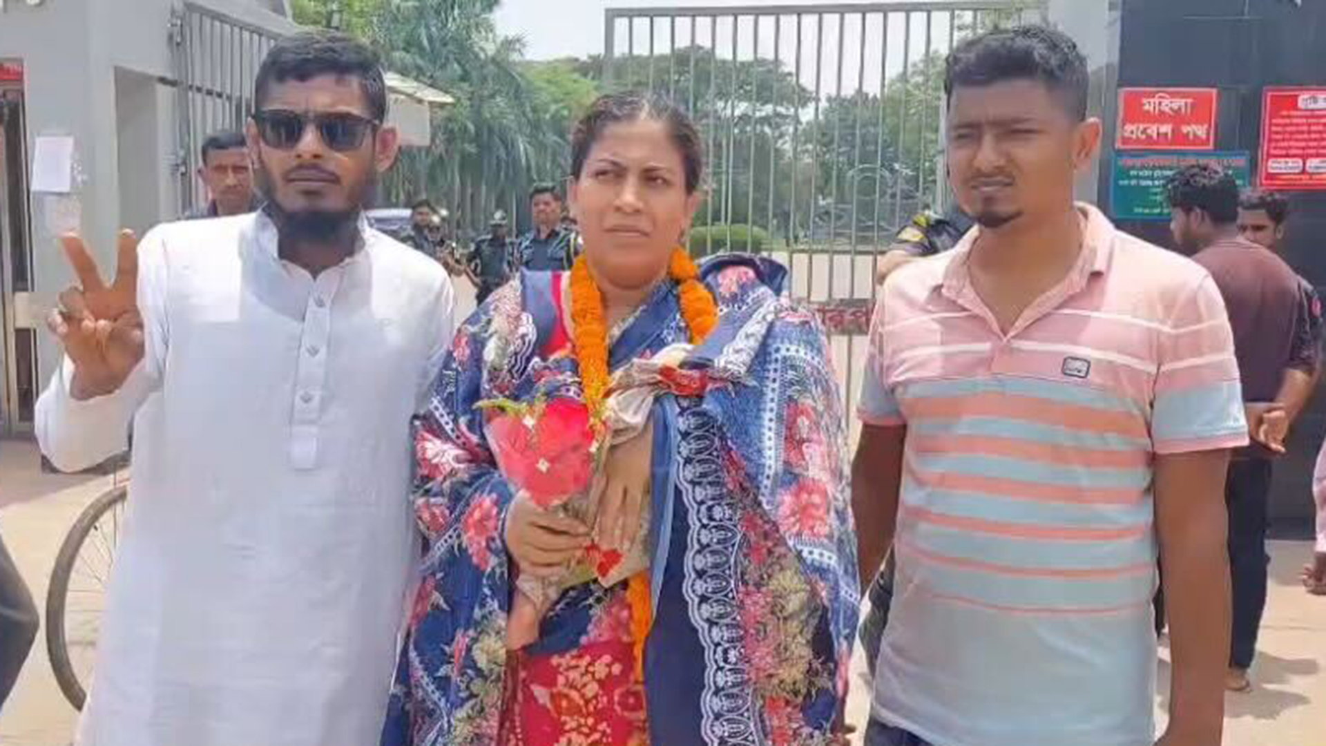 দেড় মাসের সন্তানসহ কারামুক্ত সেই যুব মহিলা লীগ নেত্রী