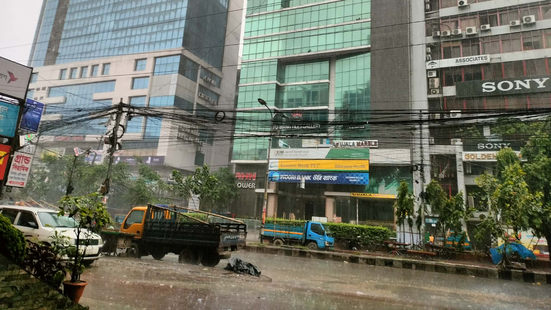 মুষলধারে বৃষ্টি শুরু ঢাকায়, থাকবে কত দিন জানালো আবহাওয়া অফিস