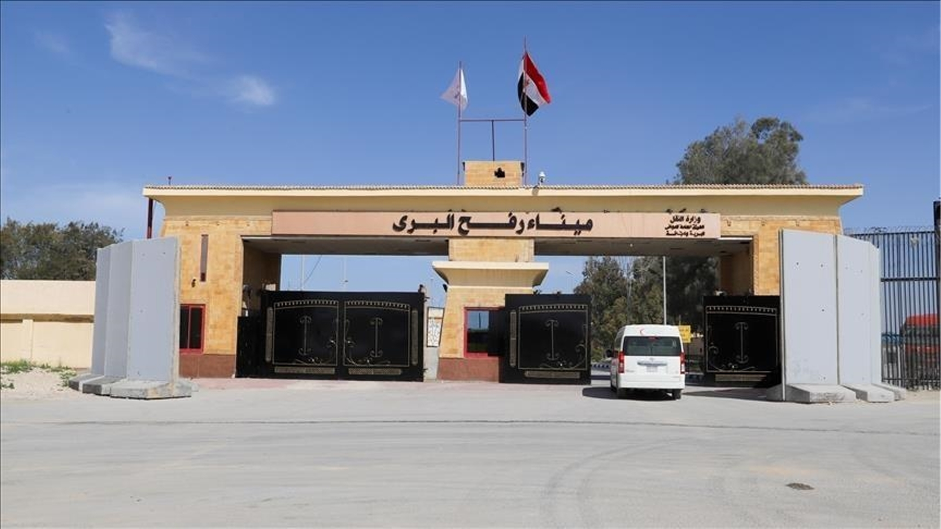 রাফাহ ক্রসিং বন্ধ রাখার ঘোষণা নেতানিয়াহুর, হুমকির মুখে যুদ্ধবিরতি