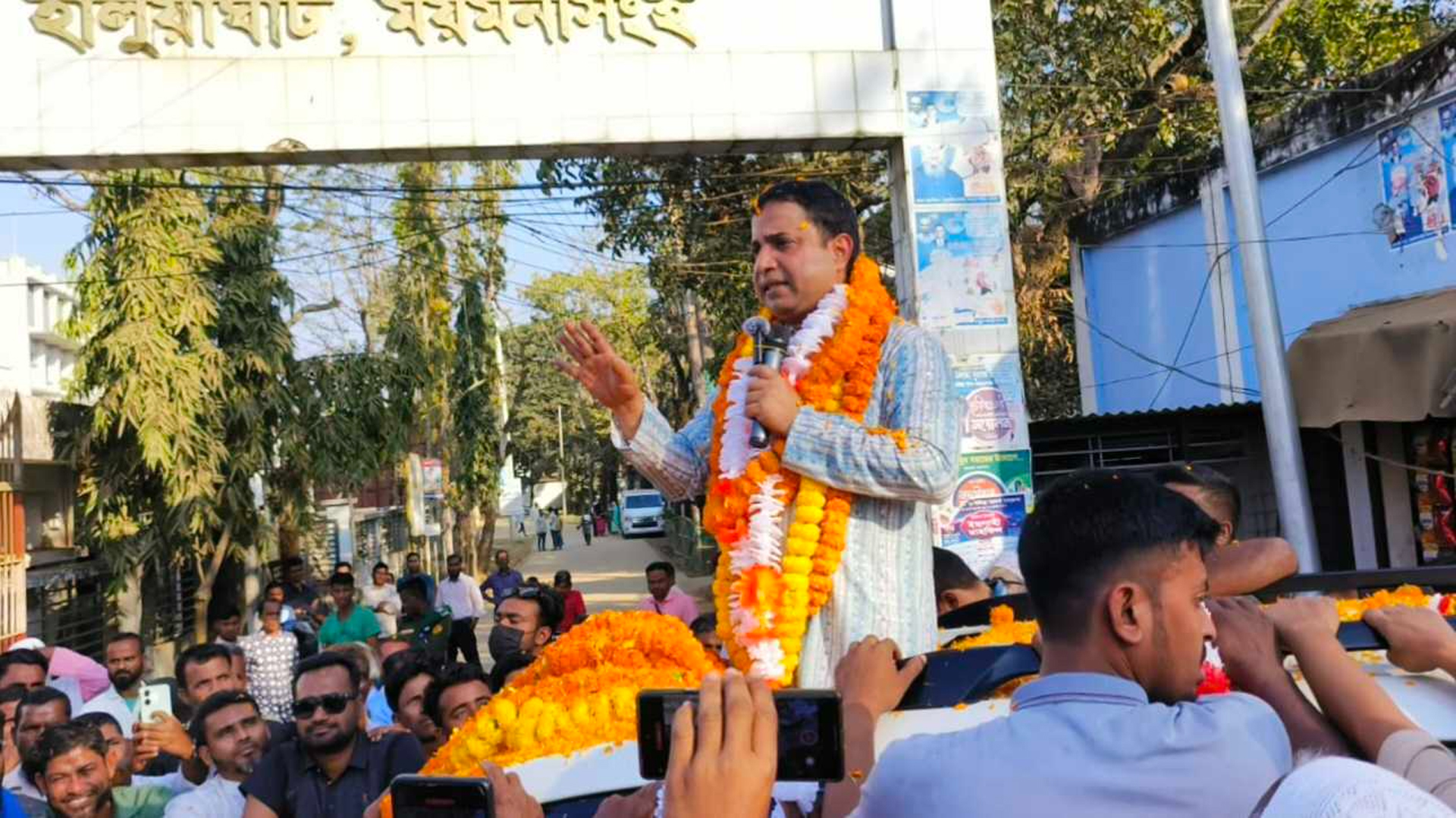 এলাকায় ফিরেই চাঁদাবাজির বিরুদ্ধে কঠোর হুঁশিয়ারি এমপি সালমান ওমরের