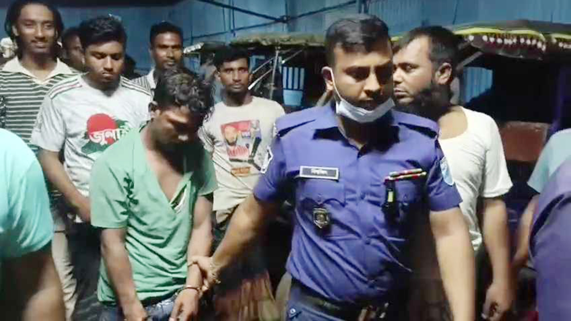 ডিবি পরিচয়ে ব্যবসায়ীকে অপহরণের চেষ্টা, এলোপাতাড়ি গুলিতে আহত ৪
