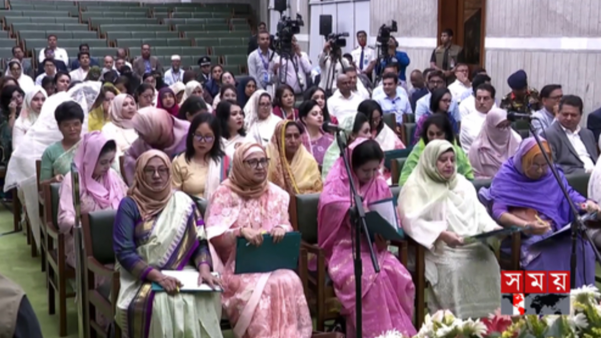 শপথ নিলেন সংরক্ষিত নারী আসনের ৪৯ এমপি