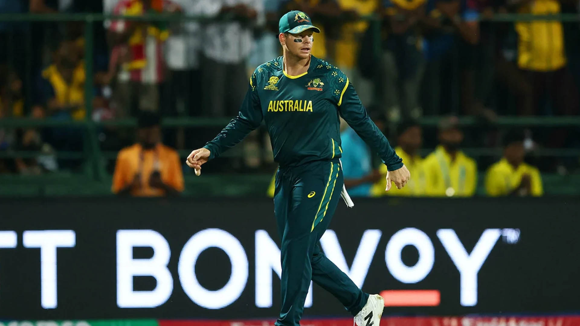 স্মিথকে সাইডলাইনে বসিয়ে রাখা অপমানজনক: মার্ক ওয়াহ