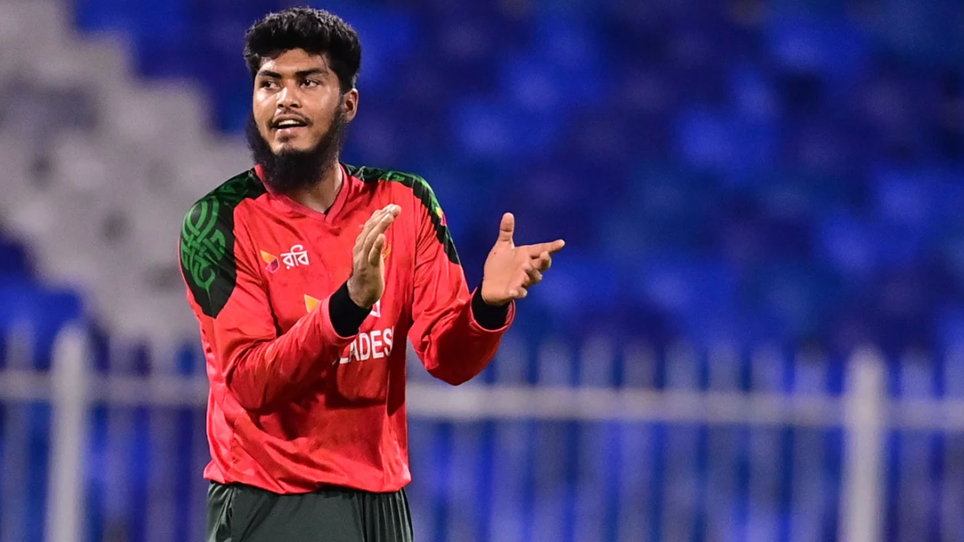 অর্ধশত রানের জুটি ভাঙলেন রিশাদ