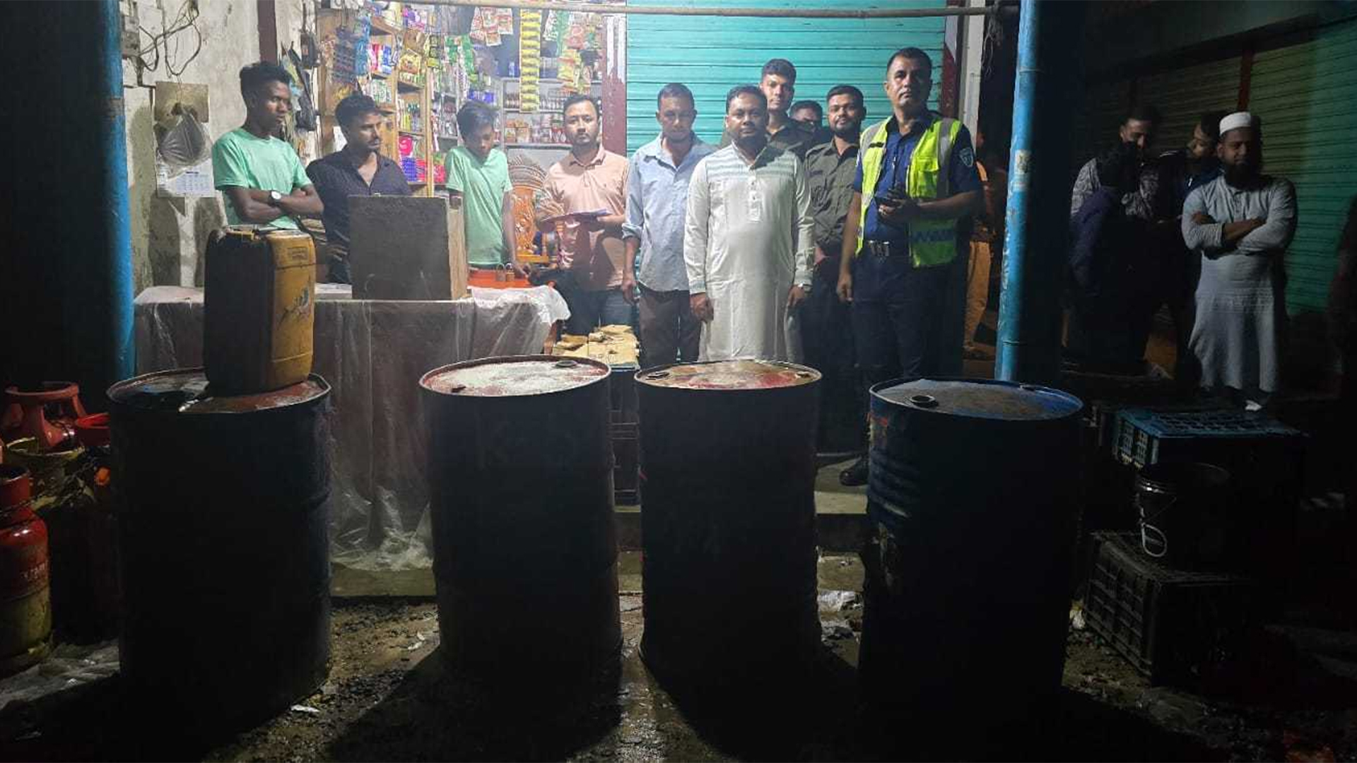 মৌলভীবাজারে অবৈধভাবে ডিজেল মজুত ও বেশি দামে বিক্রির দায়ে জরিমানা