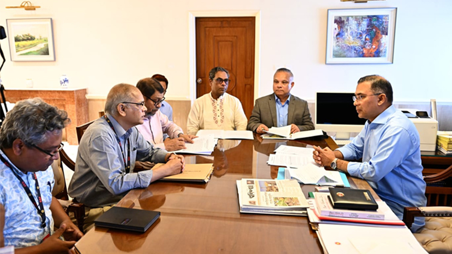 স্বাস্থ্যসেবা দোরগোড়ায় পৌঁছে দিতে অ্যাম্বুলেন্স সেবা নিশ্চিত করবে সরকার