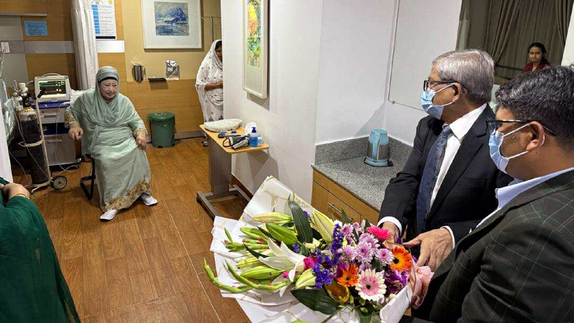 খালেদা জিয়ার জন্য ফুল পাঠালেন ভুটানের প্রধানমন্ত্রী