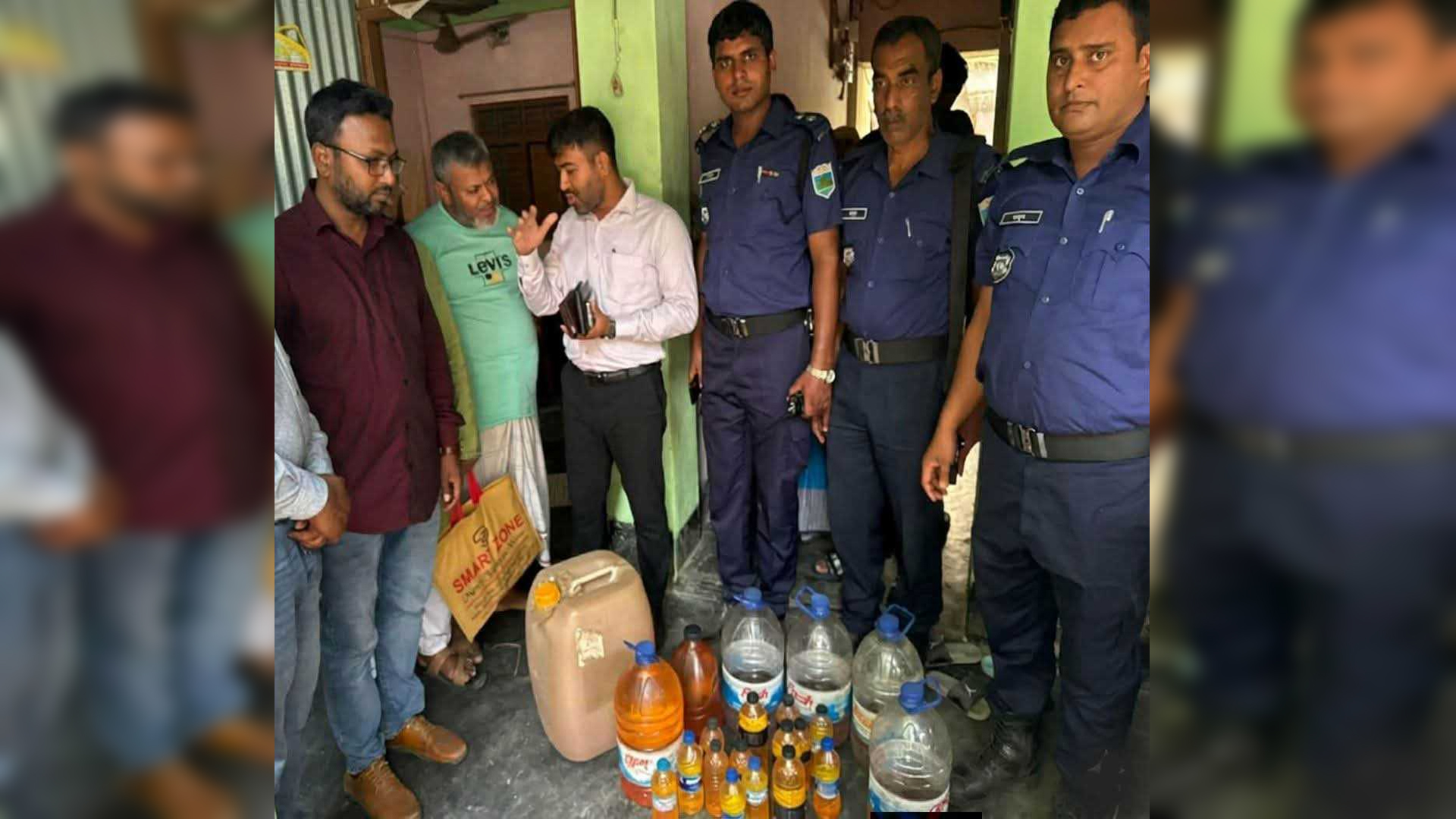 সিরাজগঞ্জে বিছানার নিচে পাওয়া গেল পেট্রোল, জরিমানা