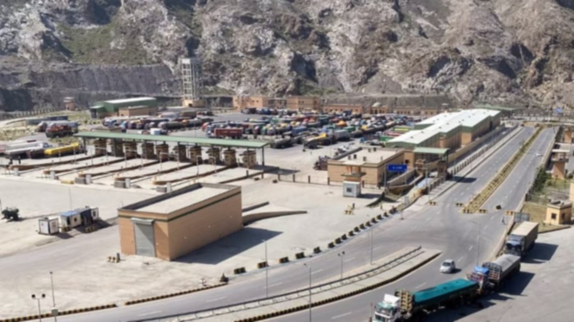 ৪৮ ঘণ্টার মধ্যে পাকিস্তান-আফগানিস্তান সীমান্ত খুলে দেয়ার সম্ভাবনা