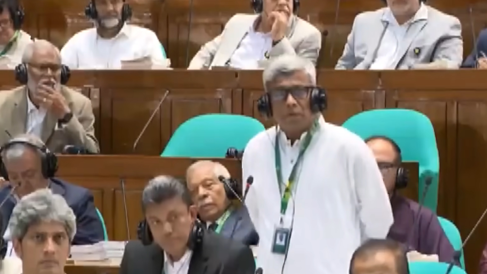 জামায়াত নেতার বাড়িতে পেট্রোল: পেপার কাটিং দেখিয়ে প্রতিমন্ত্রী বললেন ‘নাউজুবিল্লাহ’