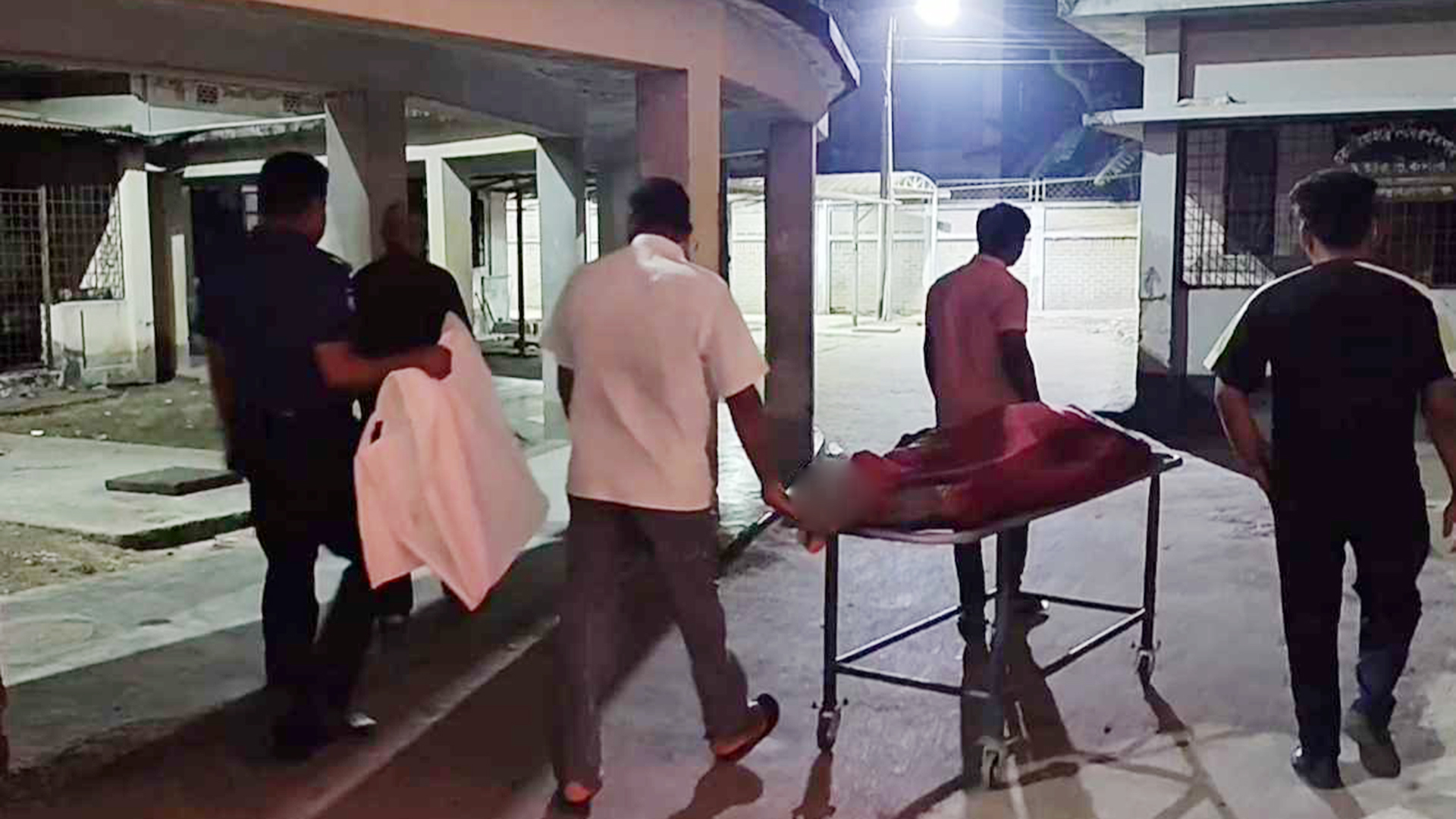 গোপালগঞ্জে ছেলের ধাক্কায় প্রাণ গেল বৃদ্ধ মায়ের