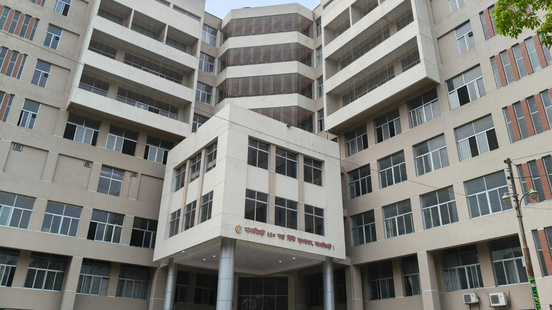 লালমনিরহাট সদর হাসপাতালে জলাতঙ্কের টিকা নেই, চরম ভোগান্তিতে রোগীরা