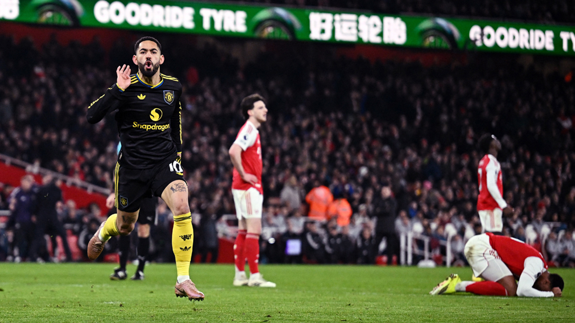 এবার আর্সেনালকে হারিয়ে শীর্ষ চারে ইউনাইটেড